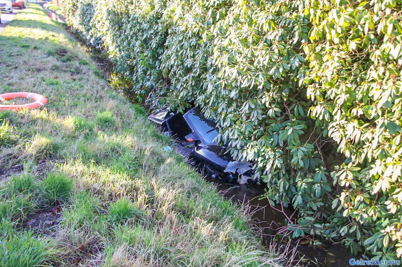 Bestuurder van bijzondere motor crasht tijdens proefrit en belandt in het water