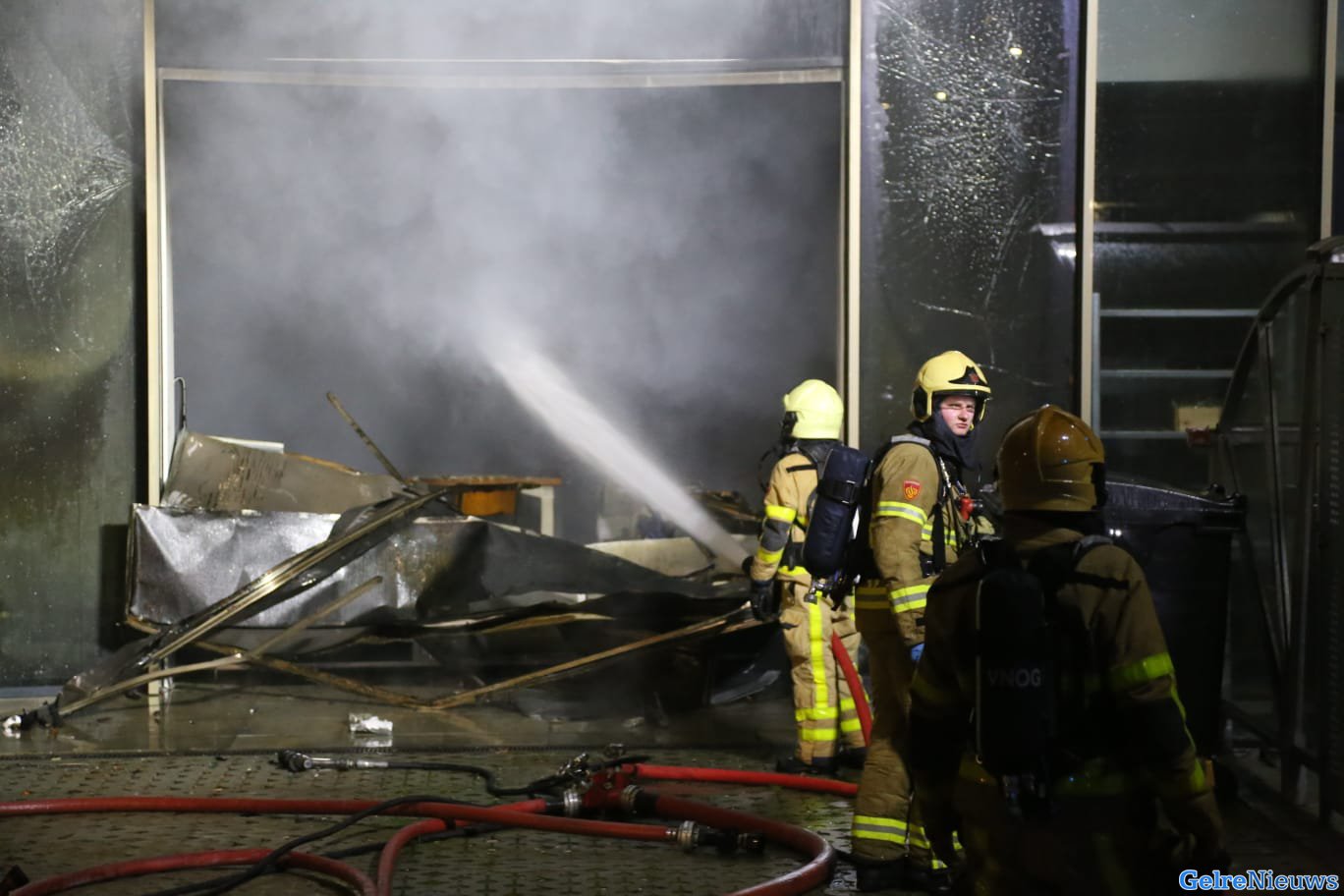 Grote brand in Doetinchemse school: Veel rookontwikkeling