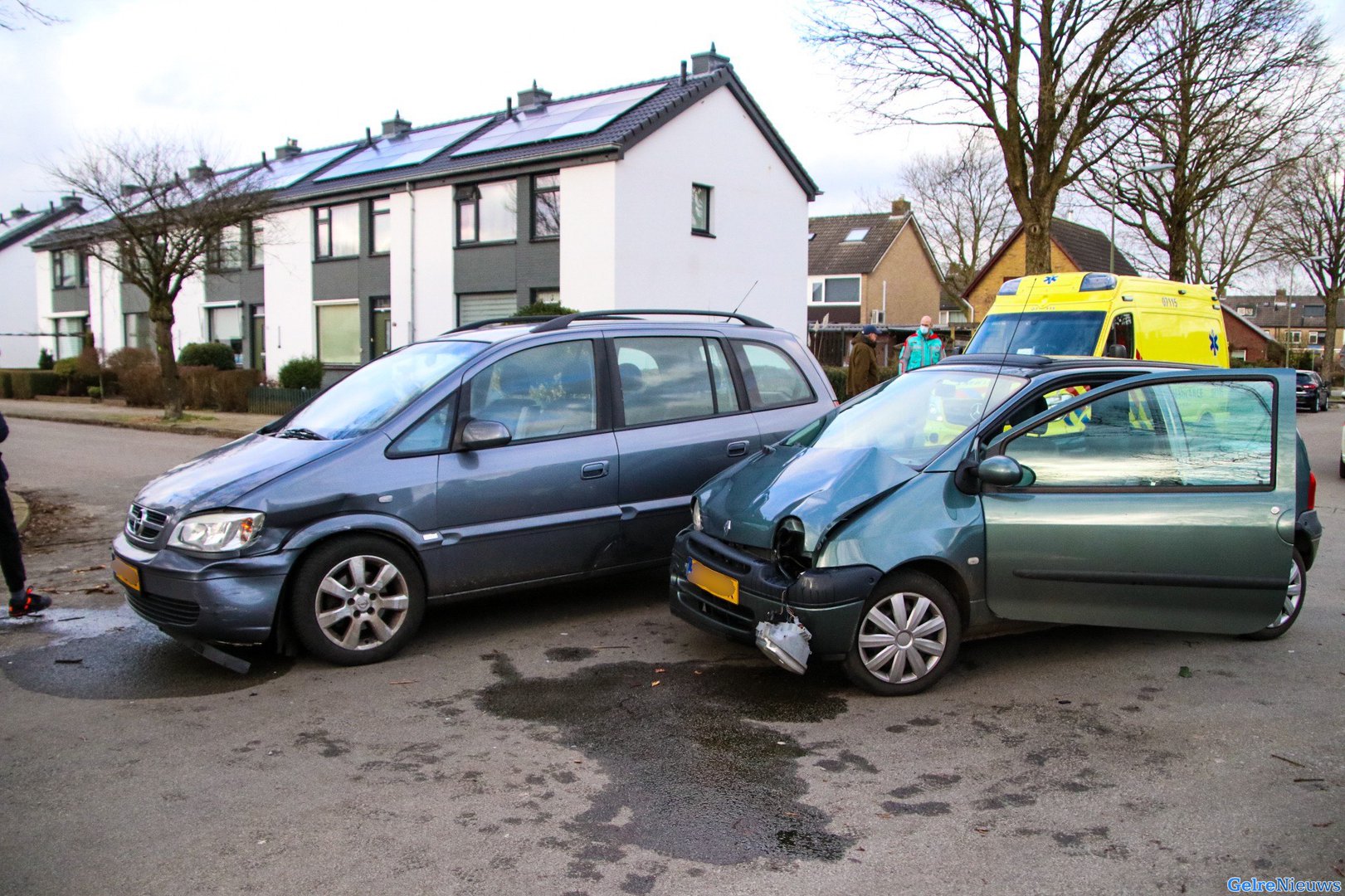 Automobilisten botsen op kruising in Eerbeek