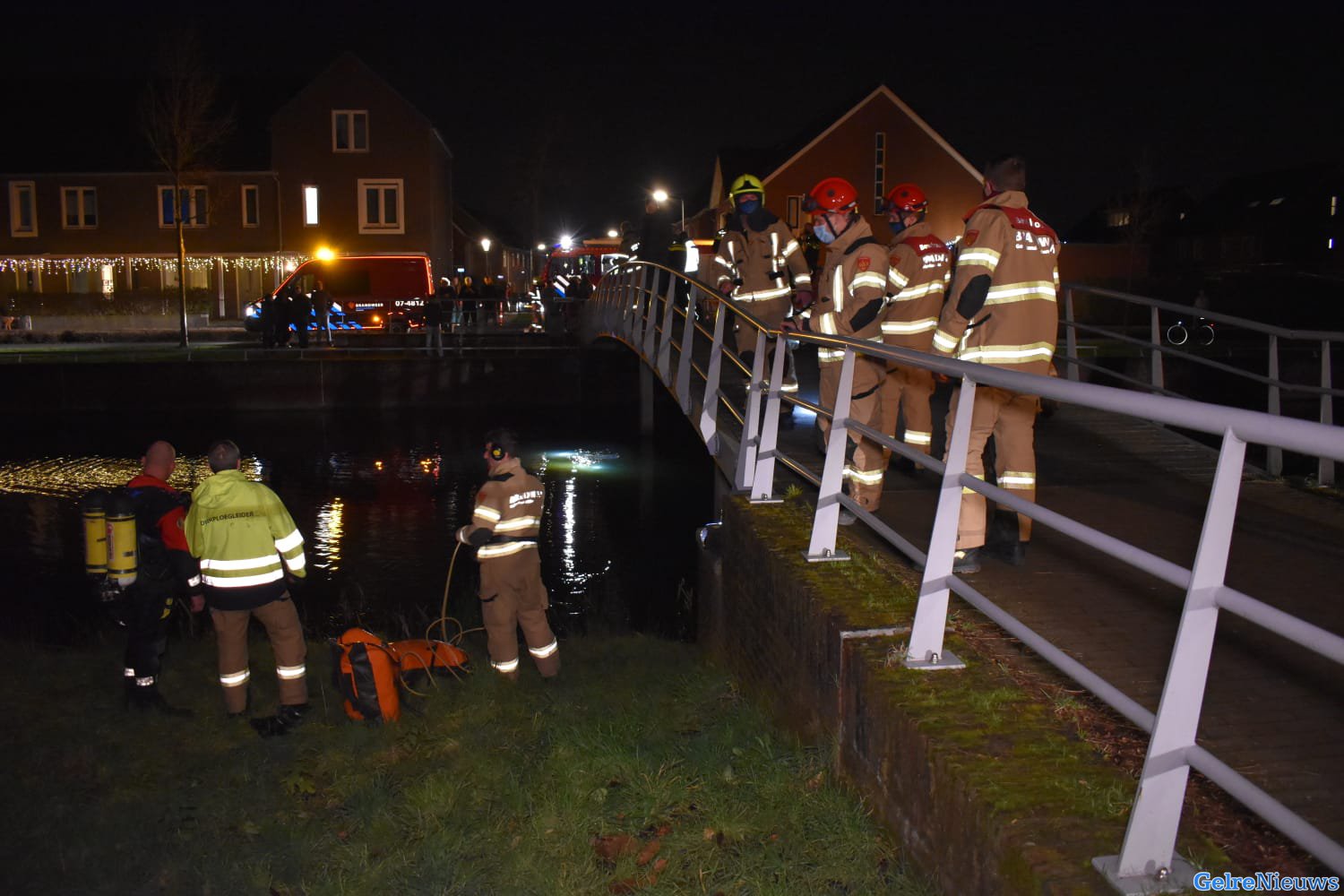 Groot alarm om lampje in sloot in Elst