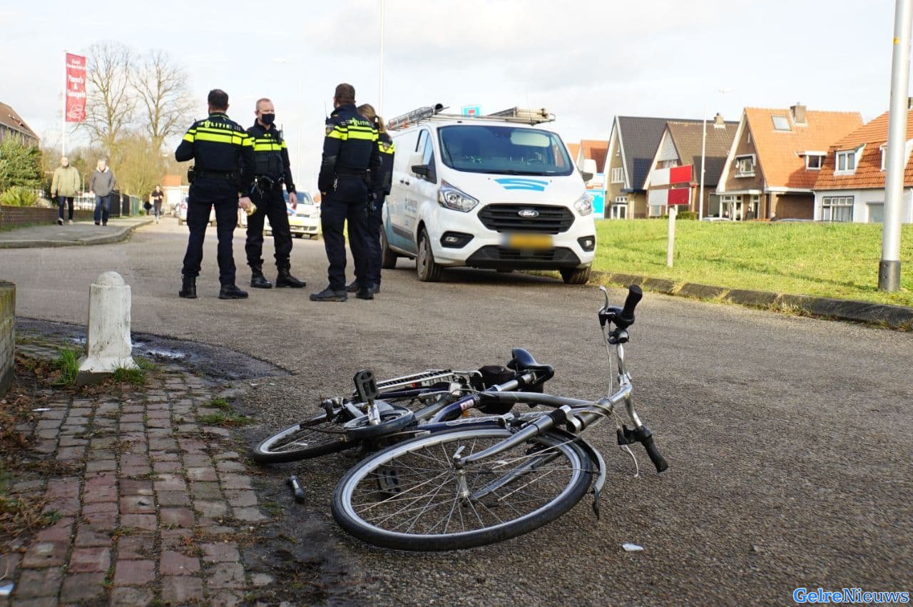 Fietser gewond na aanrijding met bestelbus in Wijchen