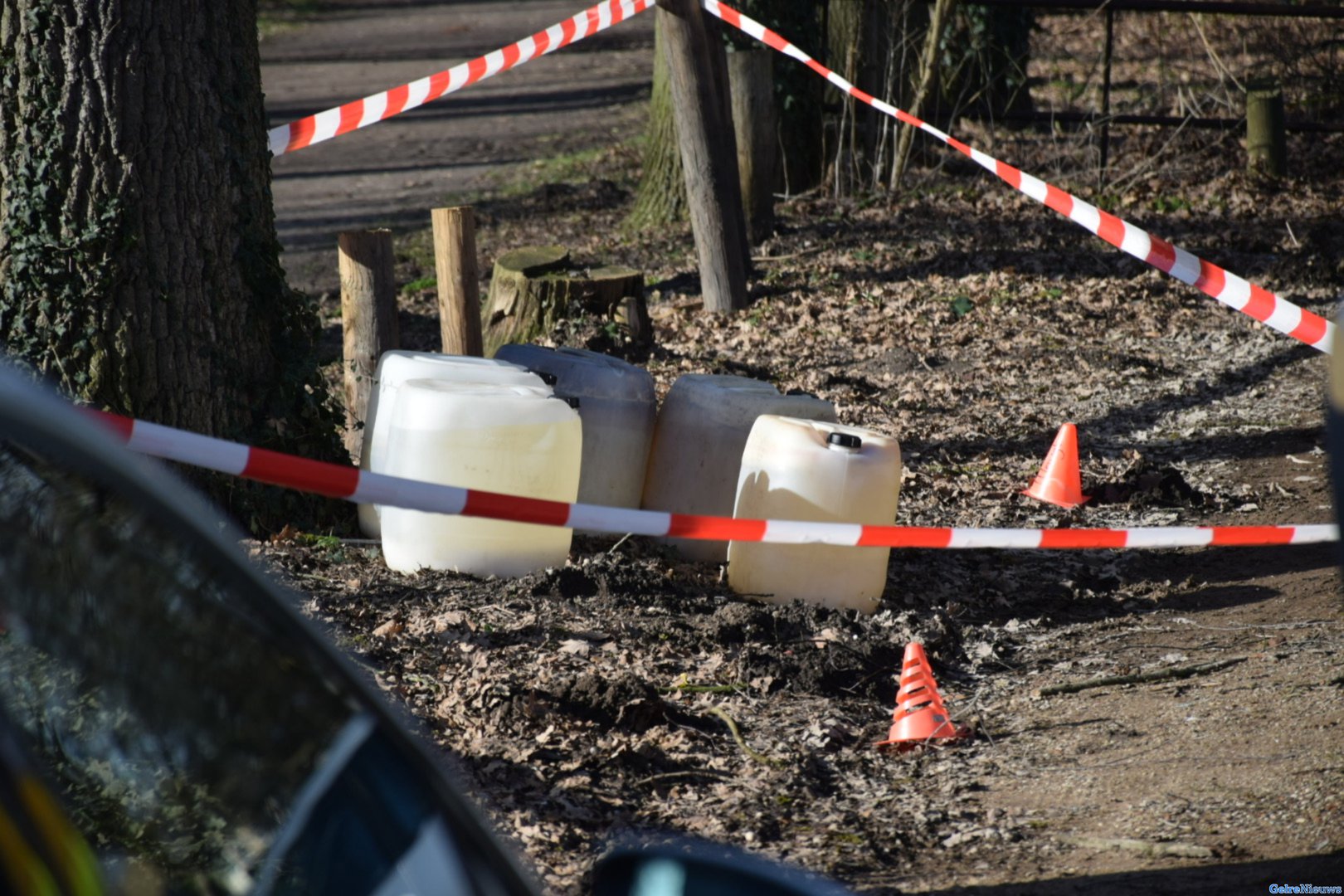 Vijf jerrycans gedumpt naast scoutingterrein in Nijmegen