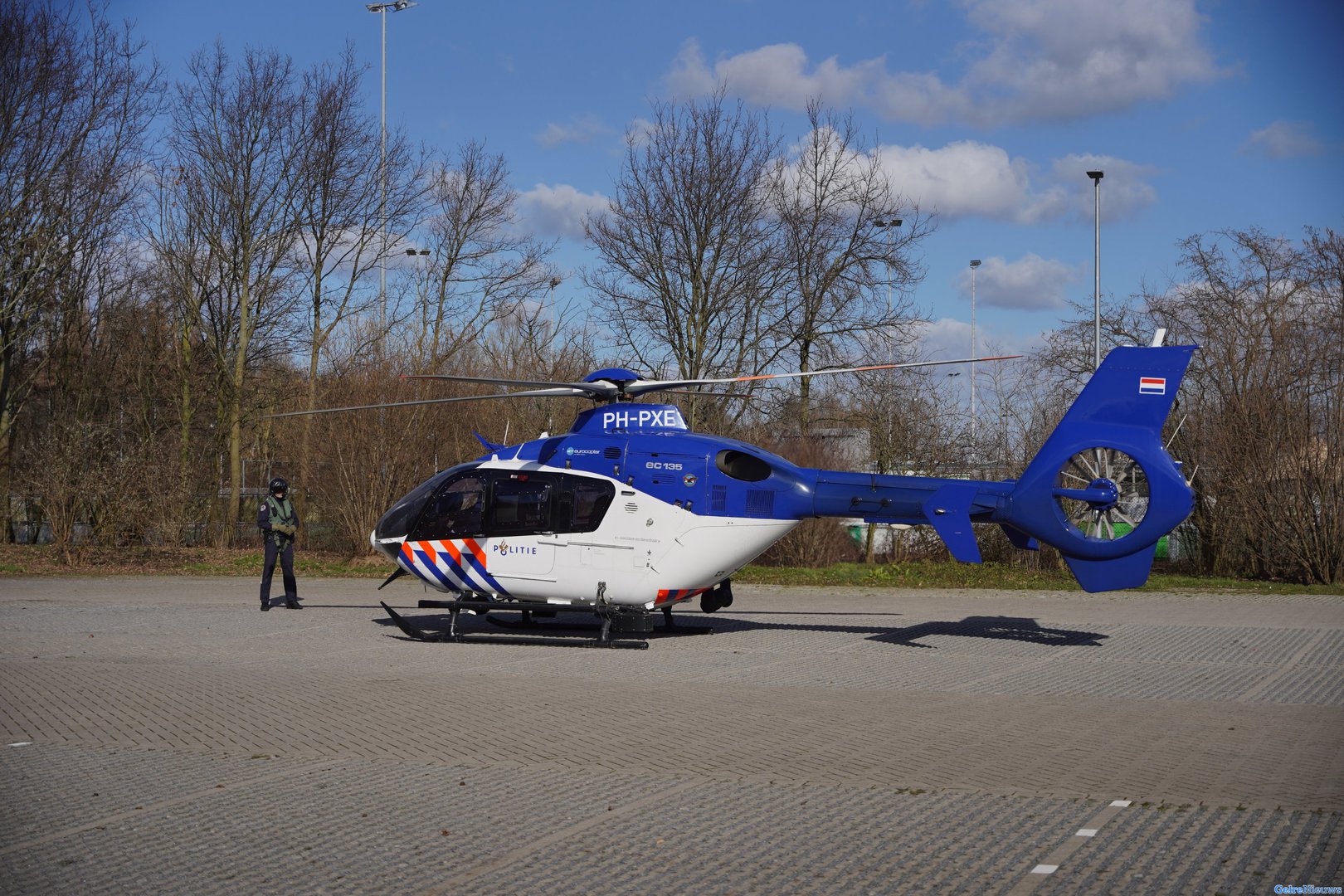 Politiehelikopter landt voor een korte pauze in Bemmel