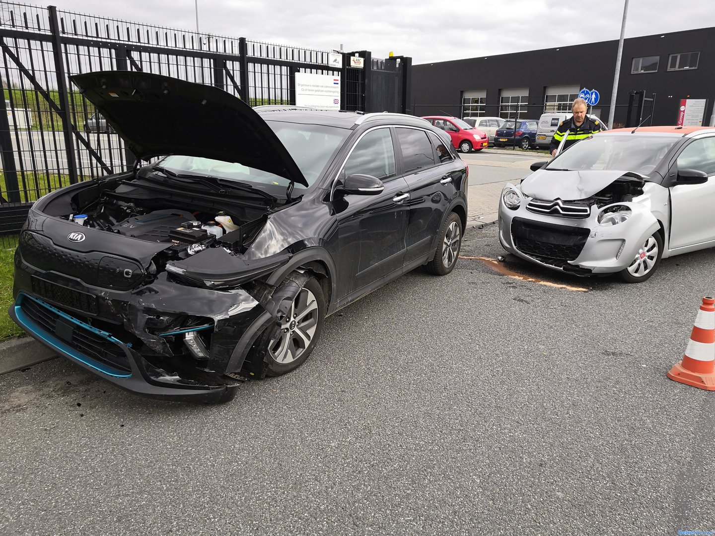 Twee auto’s flink beschadigd na ongeval in Heteren