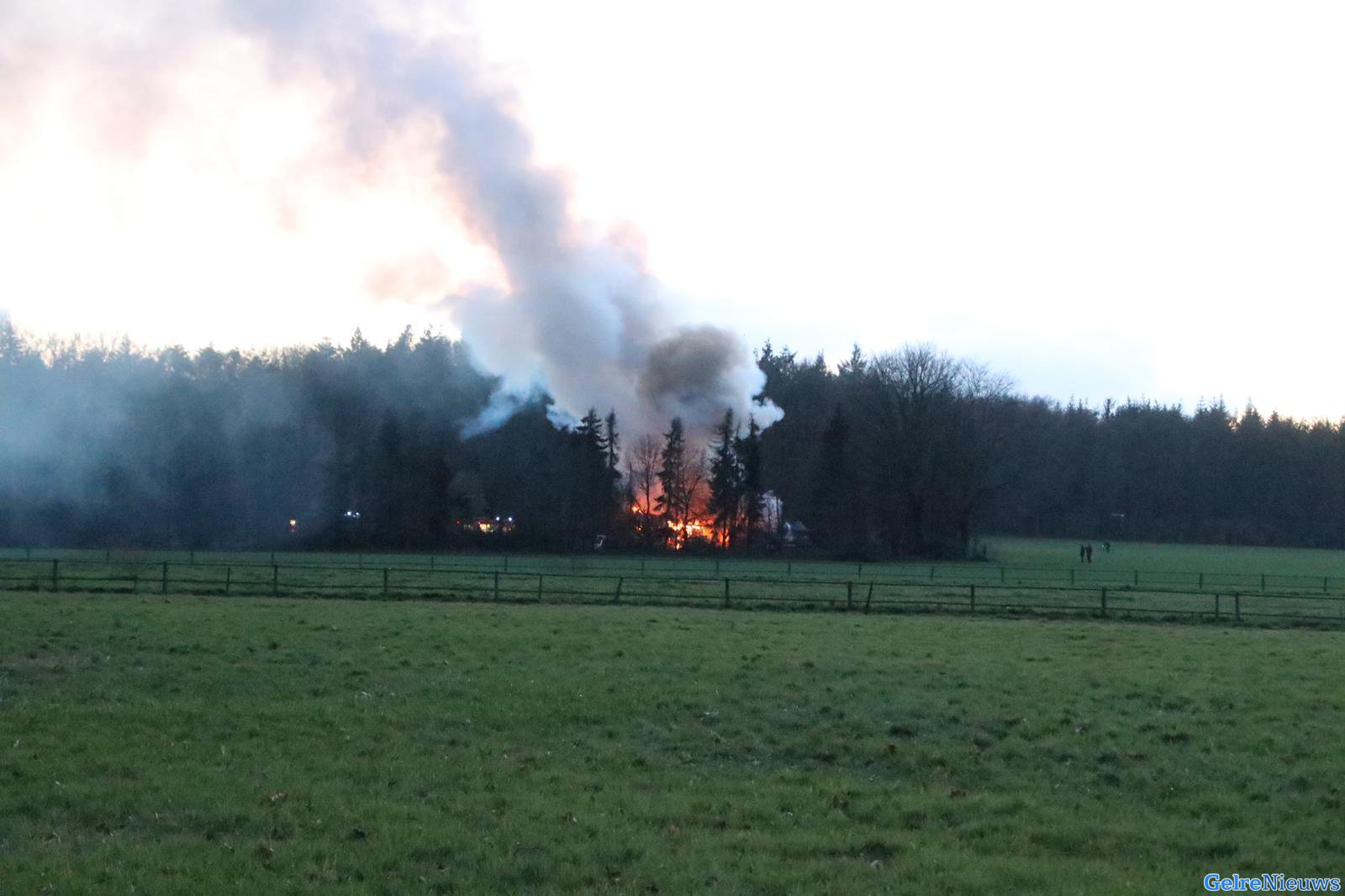 Grote rookwolken bij brand in Beekbergen