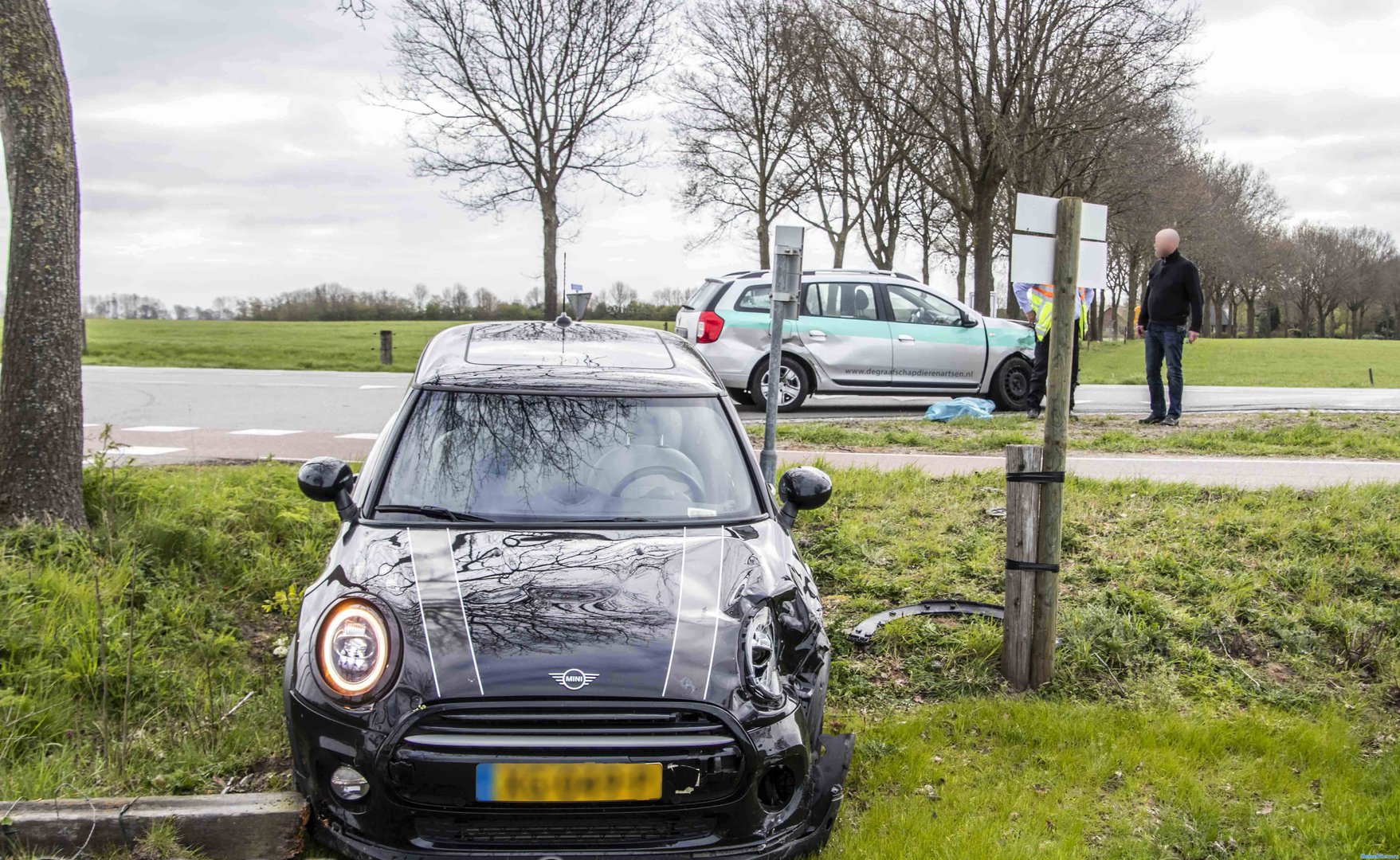 Bestuurder gewond na aanrijding in Toldijk