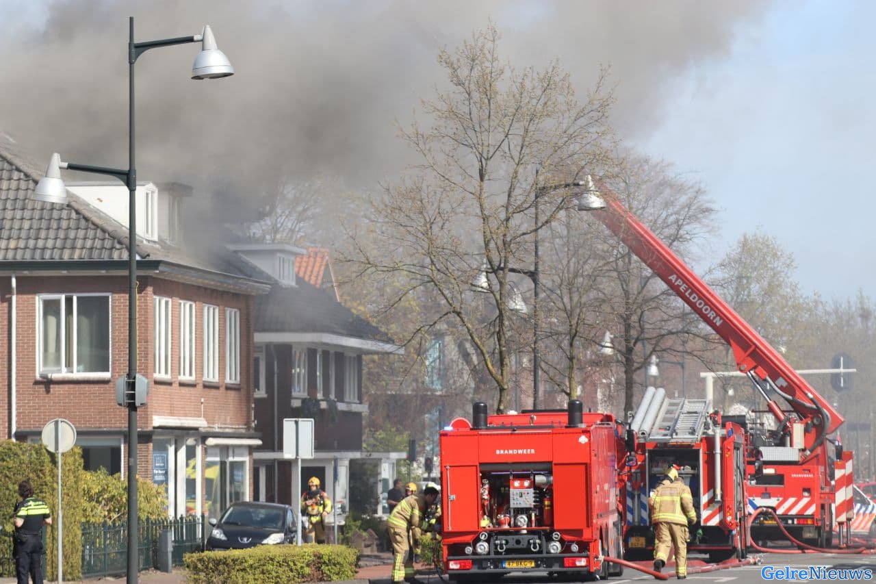 Flinke rookontwikkeling bij woningbrand in Apeldoorn