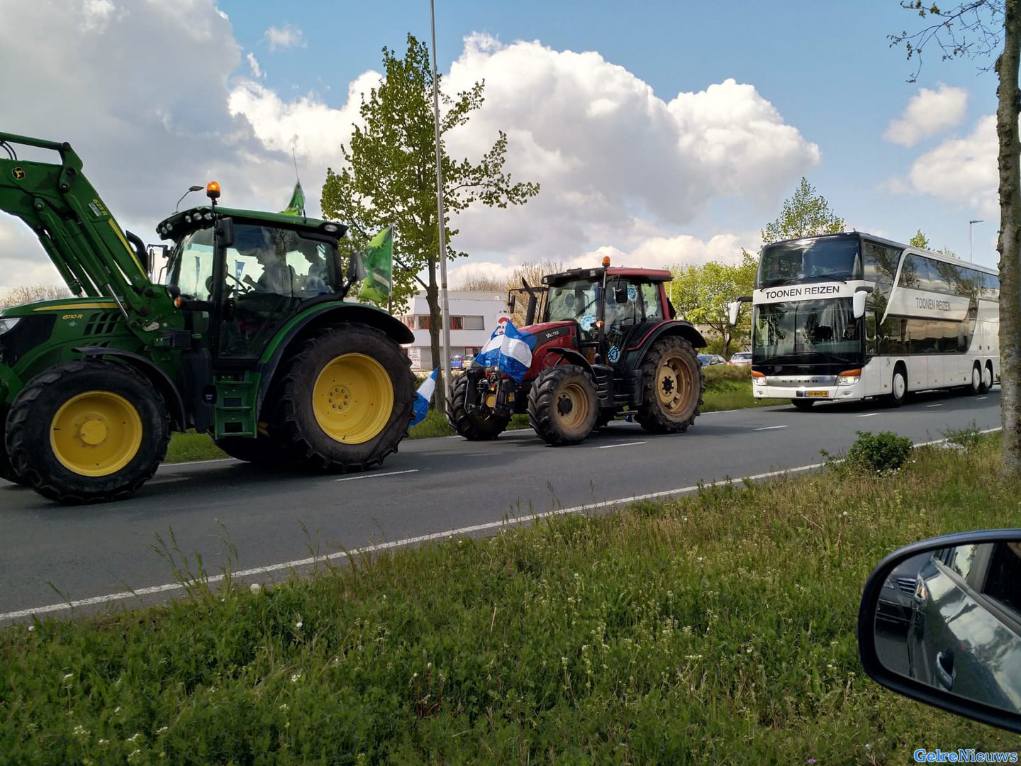 Spelersbus De Graafschap vertrokken naar Amsterdam in de hoop op promotie