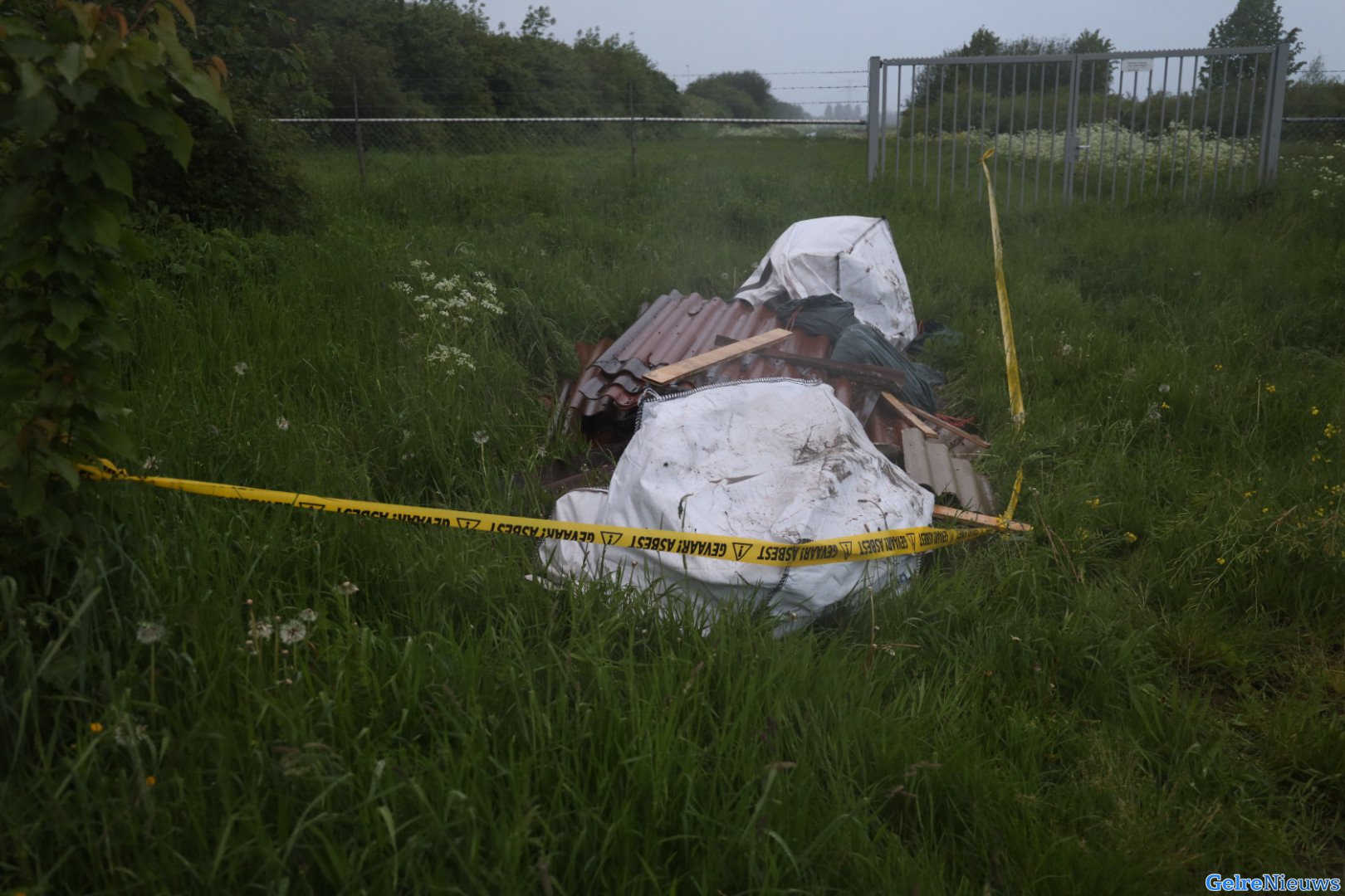 Grote hoeveelheid asbest gedumpt in Valburg