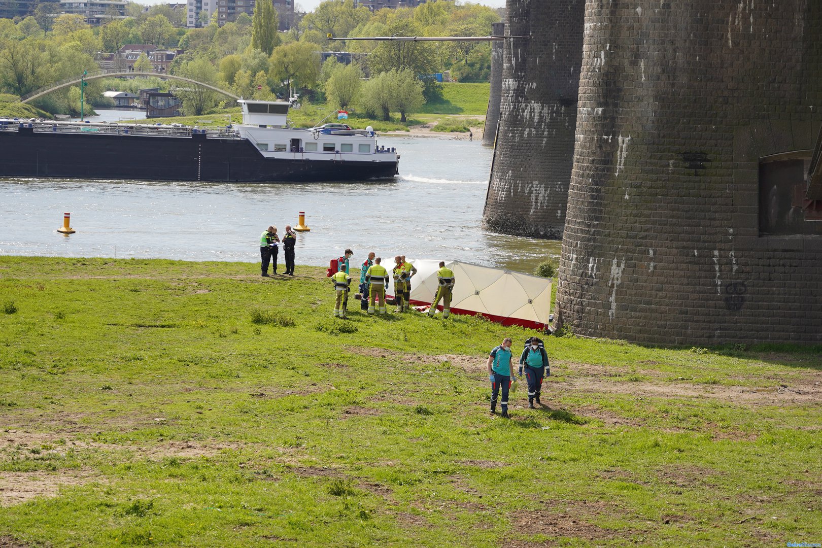 Lichaam gevonden onder Waalbrug bij Lent