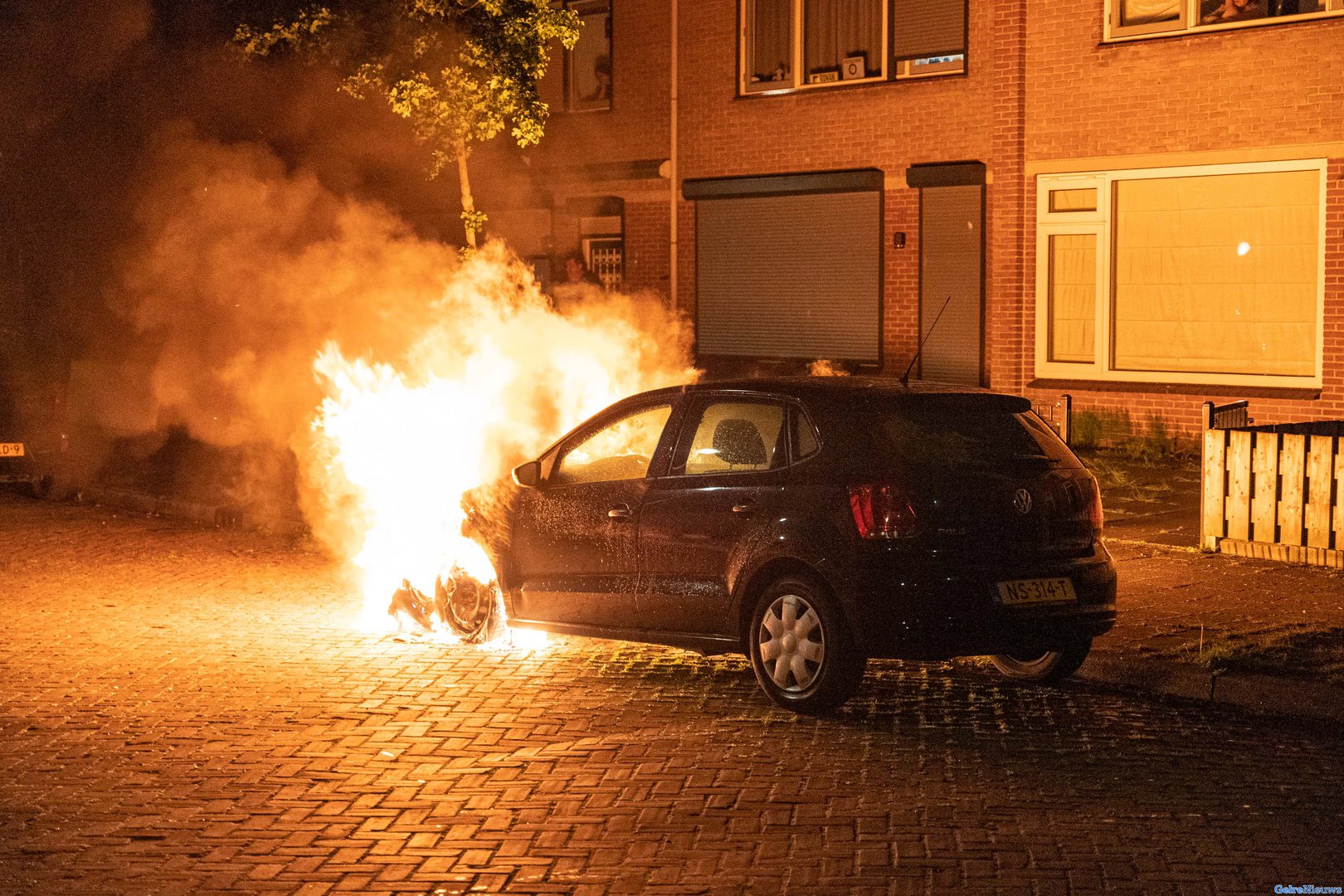 Opnieuw een autobrand aan de Bugelstraat in Nijmegen