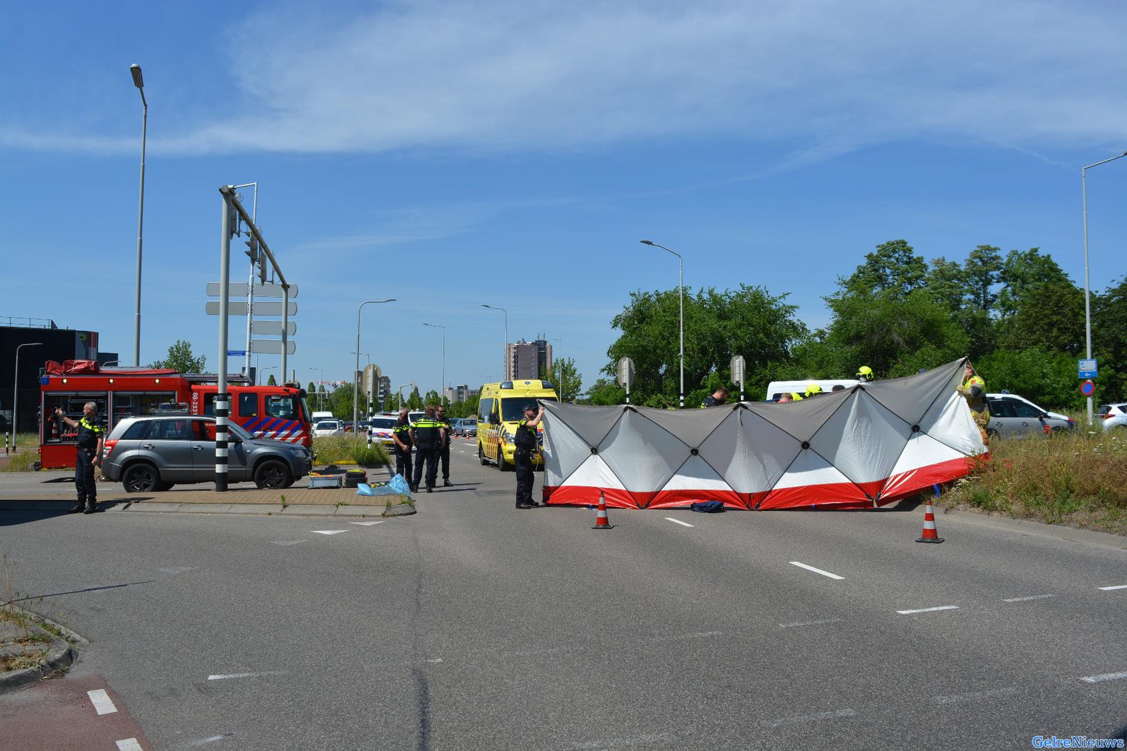 Gewonde na aanrijding in Nijmegen: Brandweer bevrijdt slachtoffer