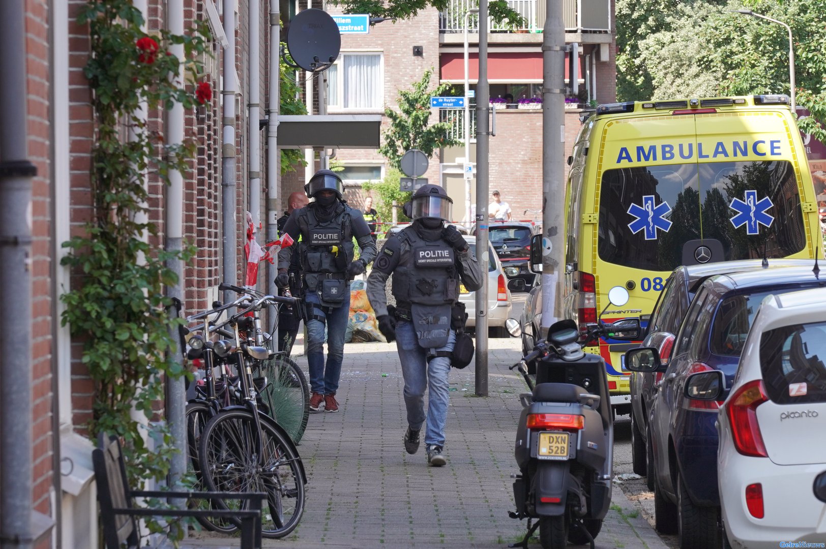 Arrestatieteam in actie vanwege verwarde man in Nijmegen