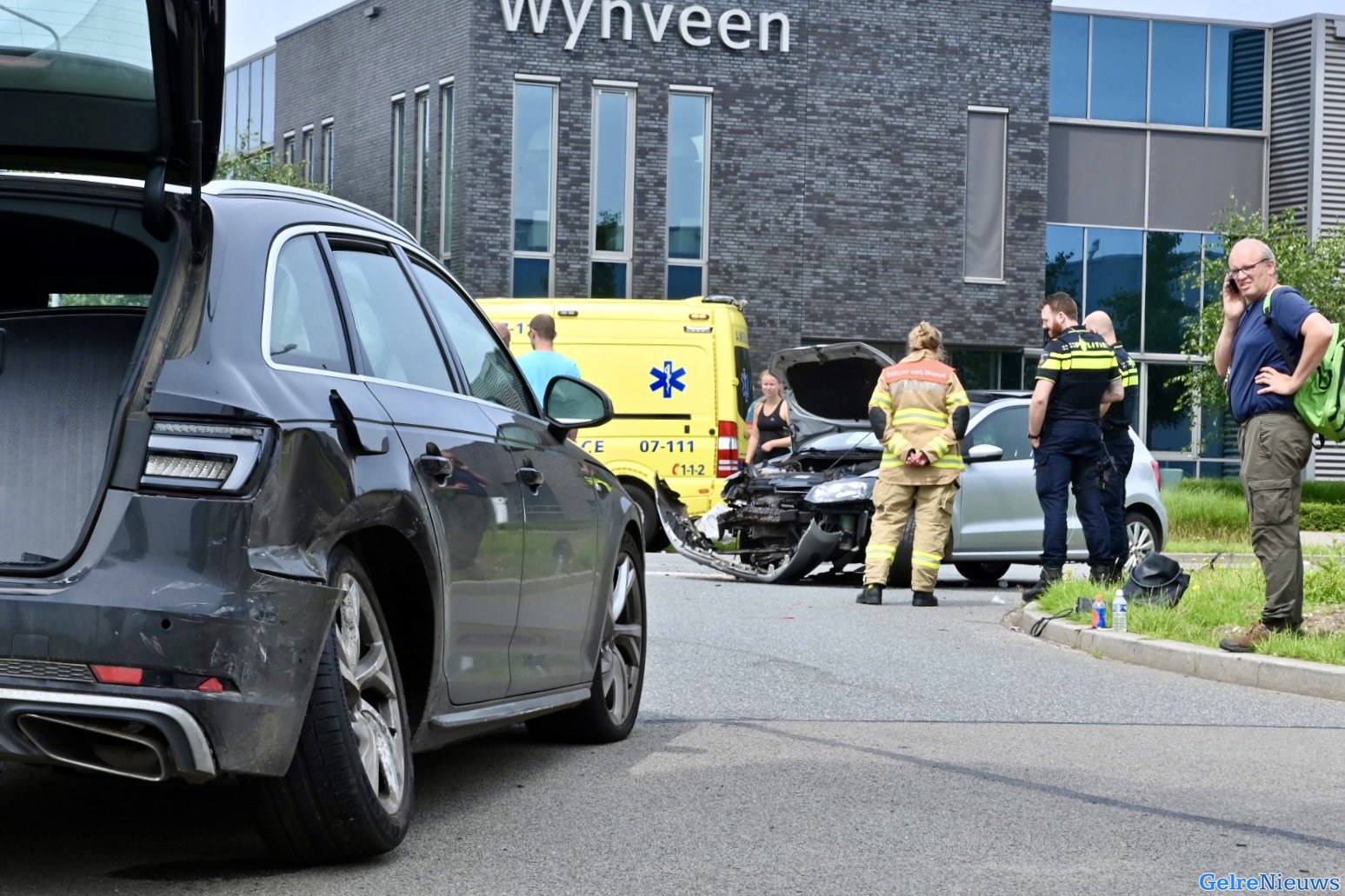 Auto’s total loss bij flink ongeval in Heteren