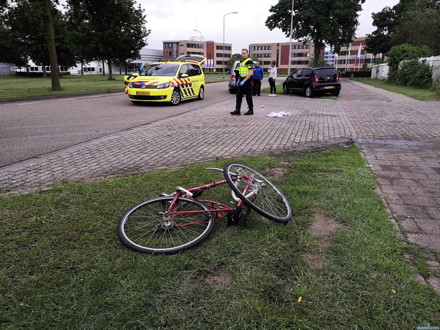 Fietsster gewond na botsing met beveiligingsauto Nijmegen