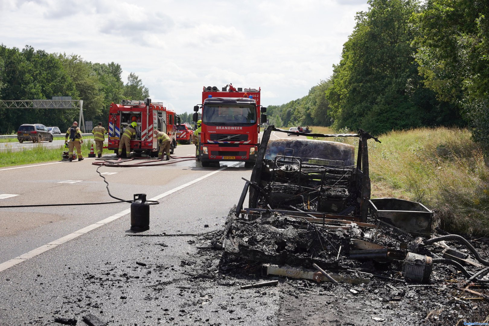 Vier rijstroken dicht door voertuigbrand A325