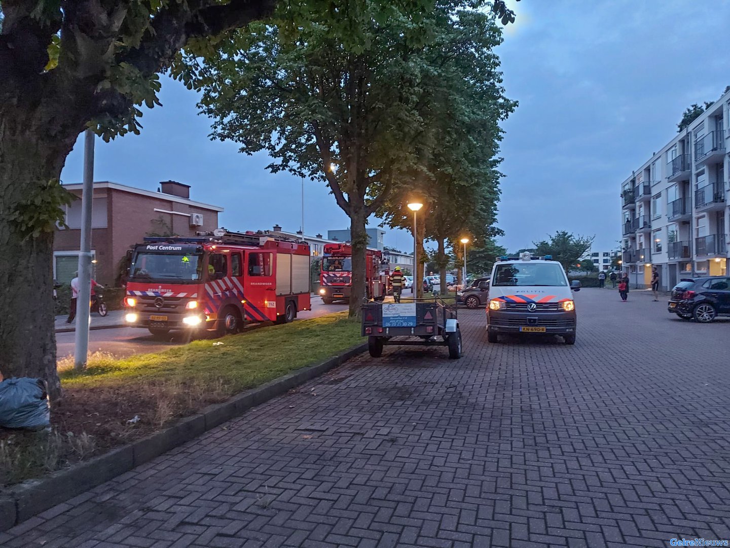 Brandweer controleert twee flats na brandmelding in Nijmegen