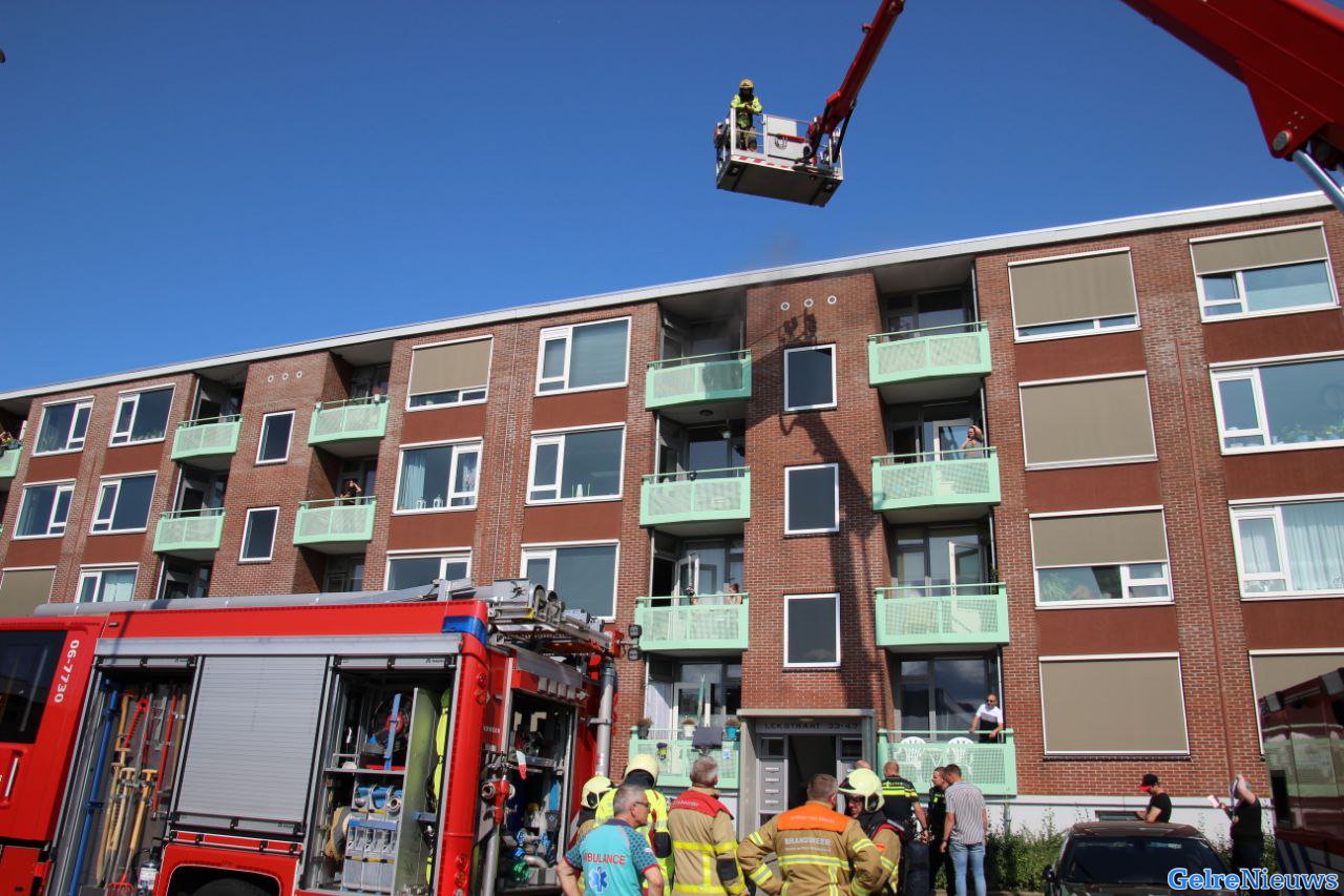 Brand op bovenste etage van een flat in Apeldoorn