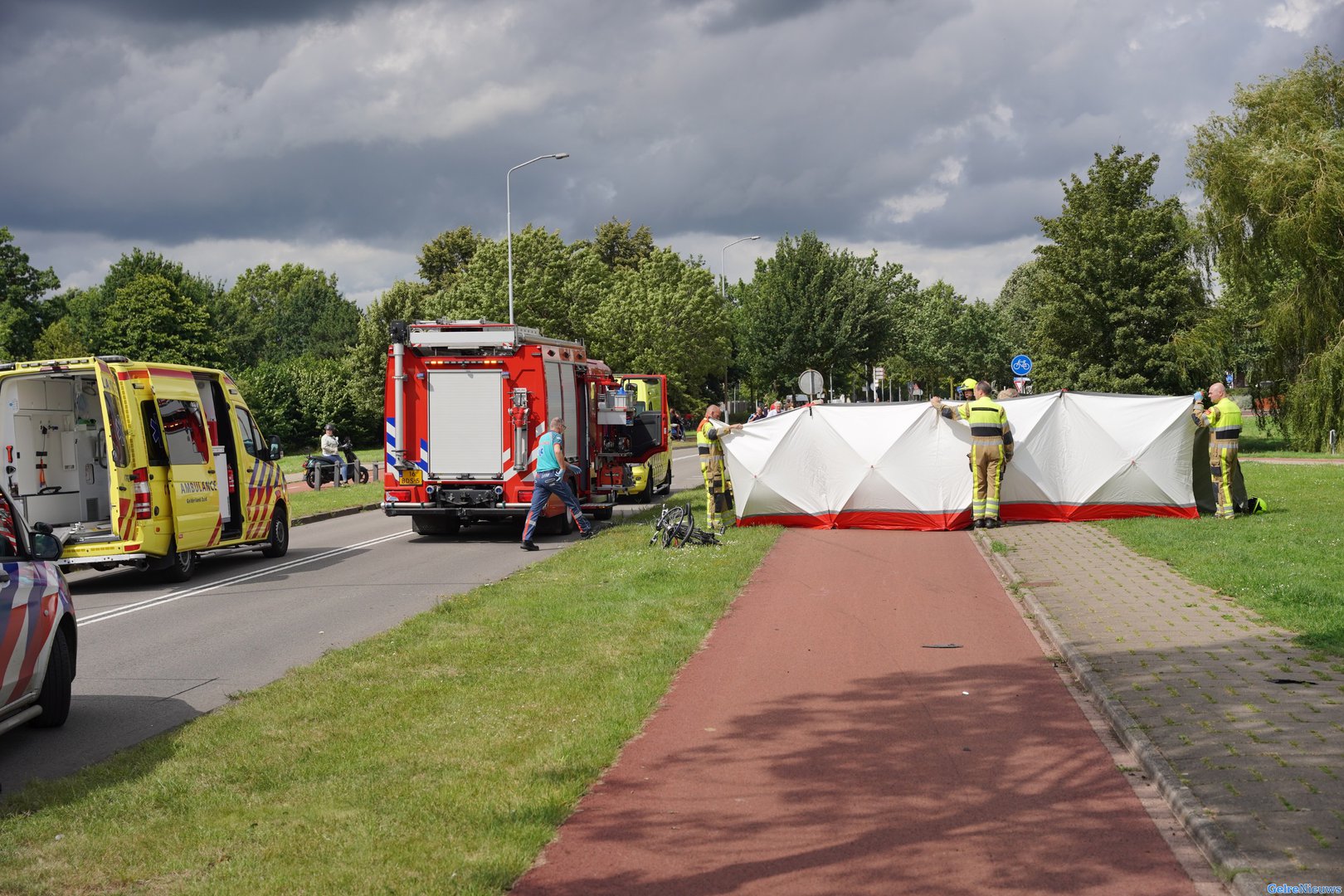 Automobilist schept fietser op fietspad en slaat op de vlucht