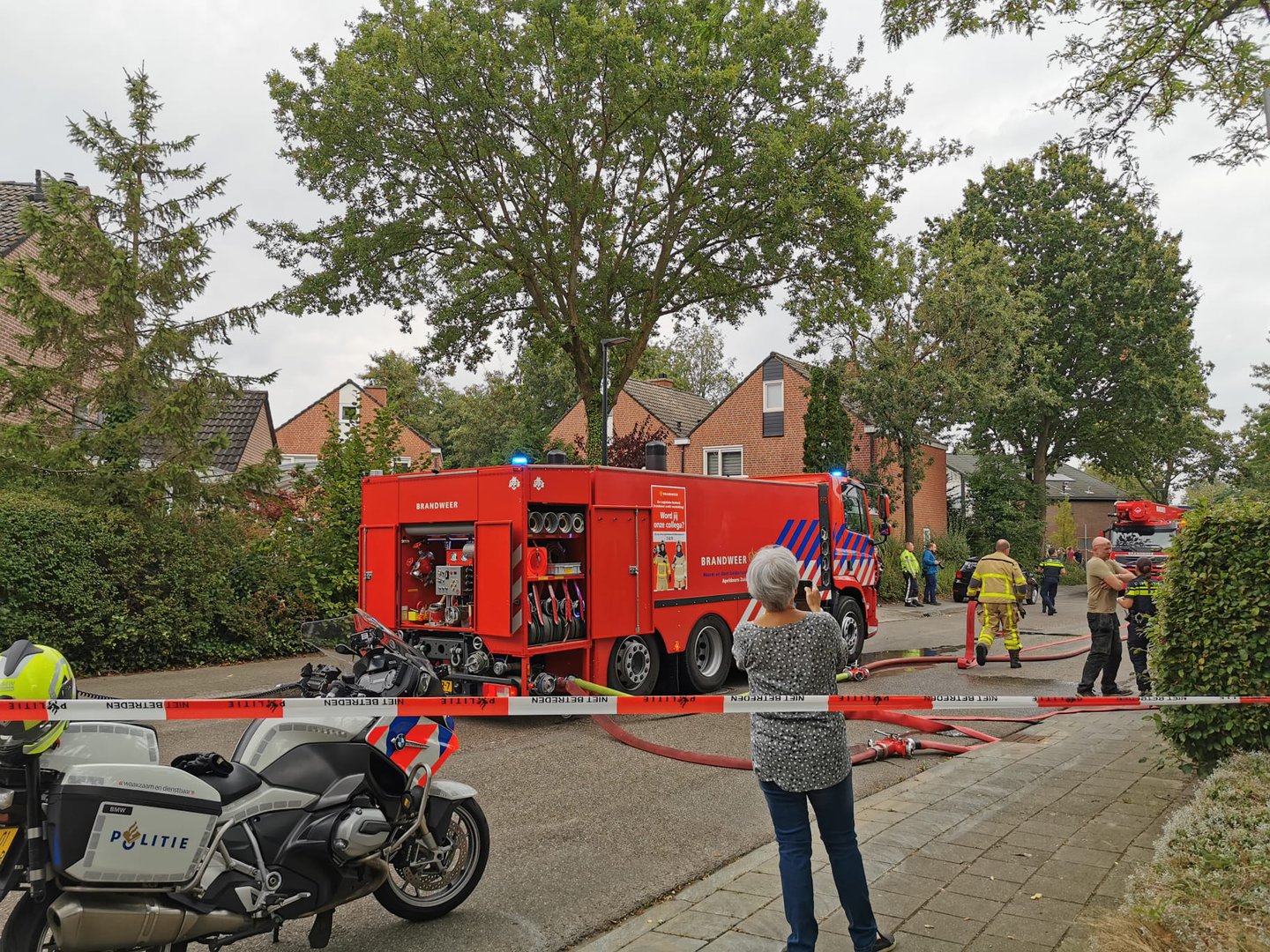 Honden gered uit brandende woning in Apeldoorn