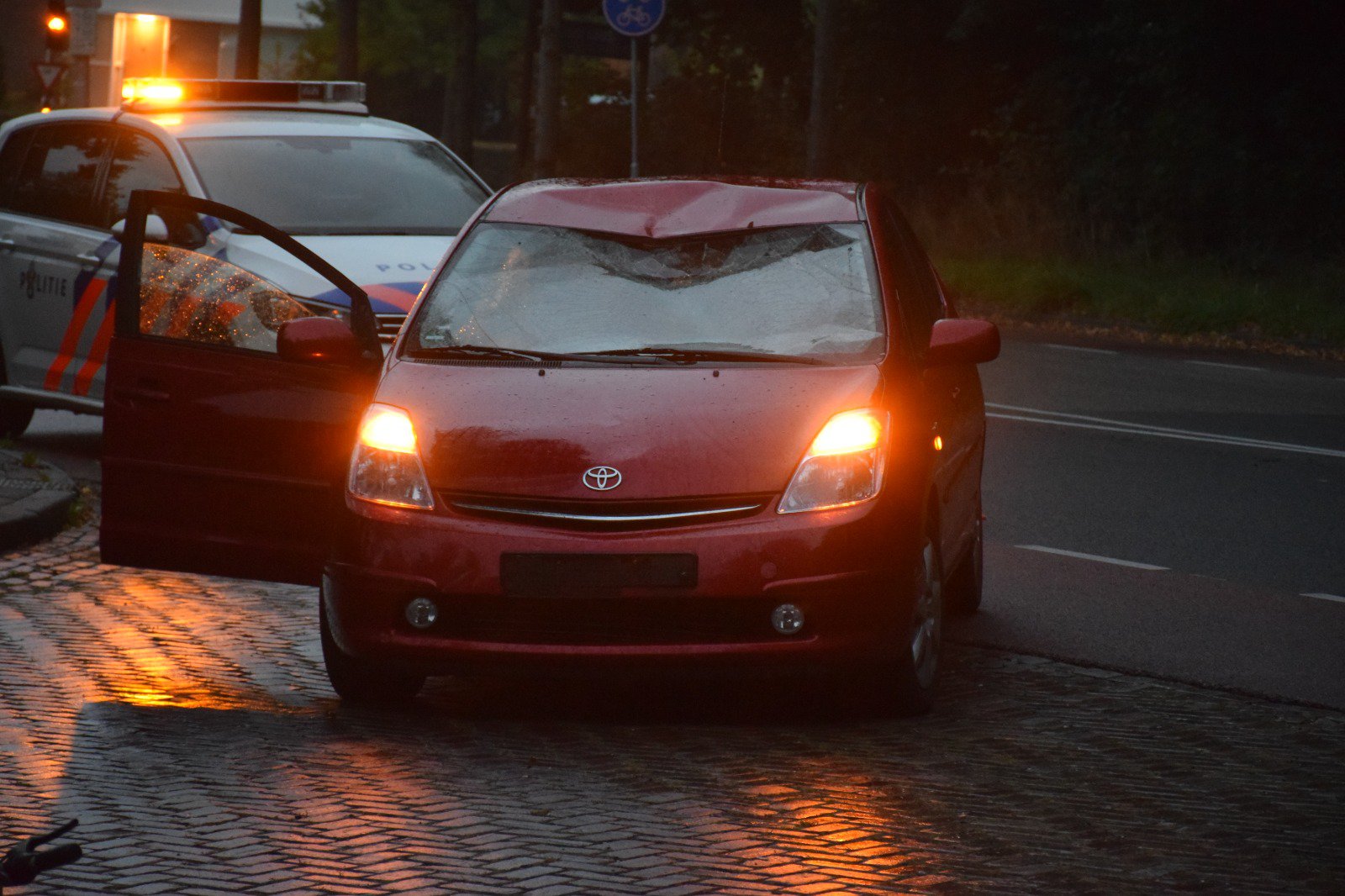 Auto raakt zwaar beschadig bij aanrijding  Nijmegen