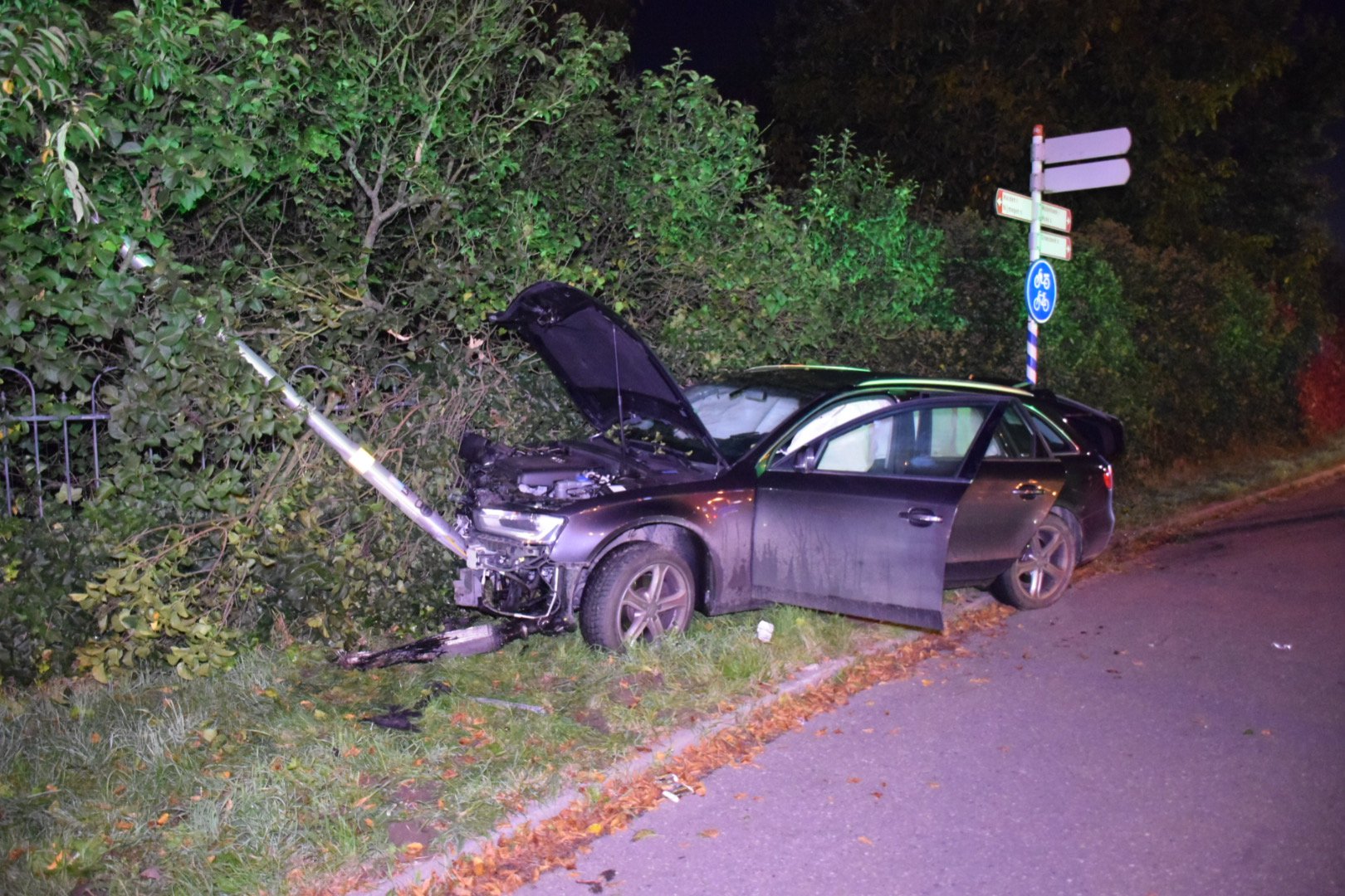 Grote ravage bij ongeval Rijksweg N844 Malden