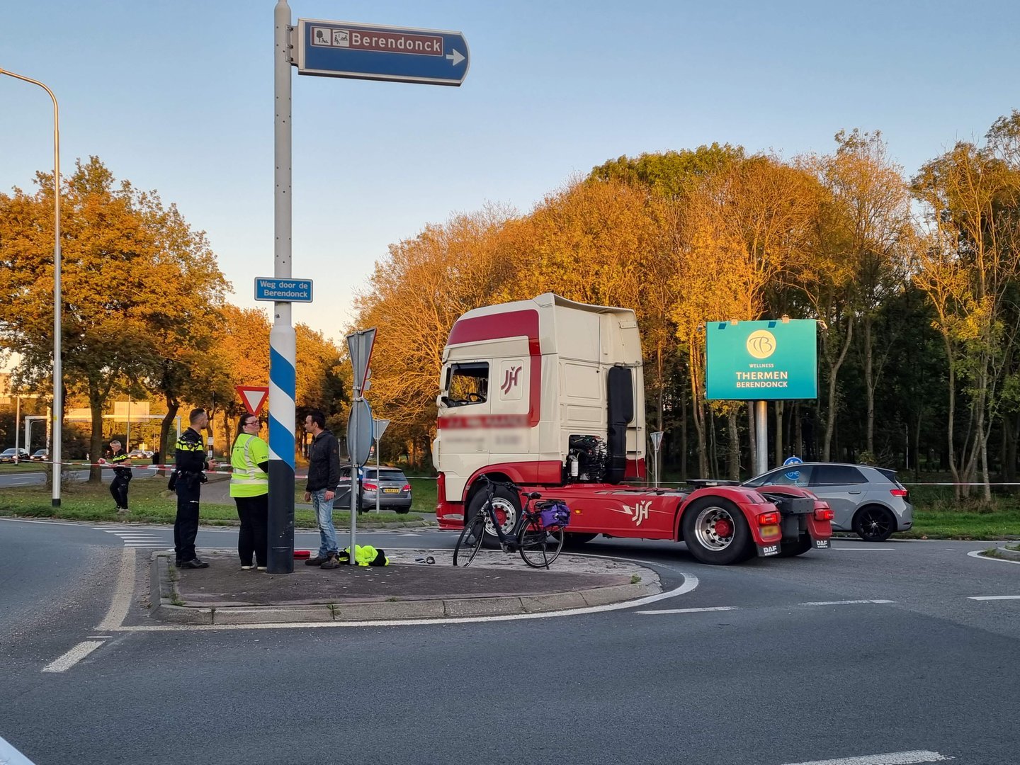 Vrouw raakt zwaargewond bij aanrijding met vrachtwagen Wijchen