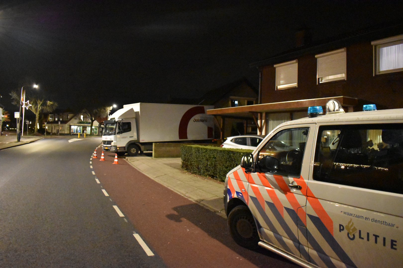 Twee mensen aangehouden bij hennepkwekerij in woning in Angeren