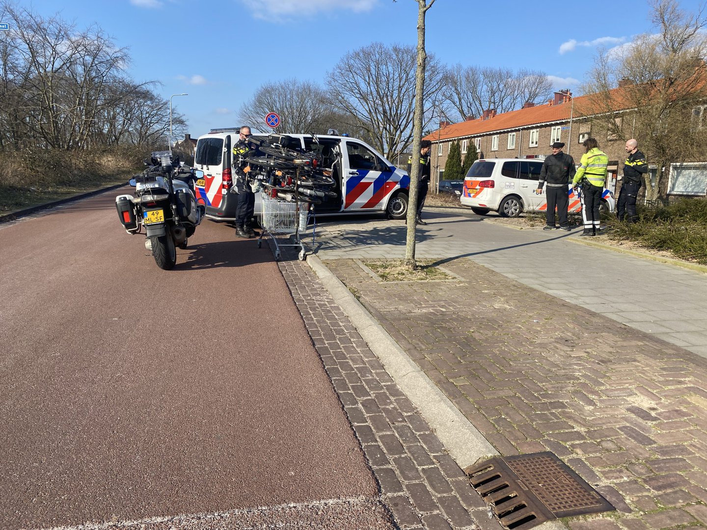 Bijzonder : ‘beveiliger’ aangehouden met winkelwagen vol fietsen