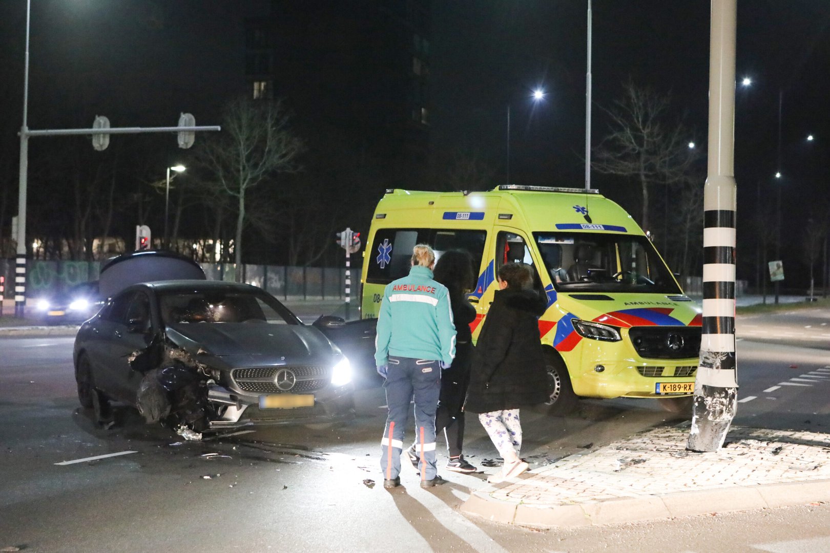 Automobilist botst op verkeerslicht bij McDonald’s Nijmegen