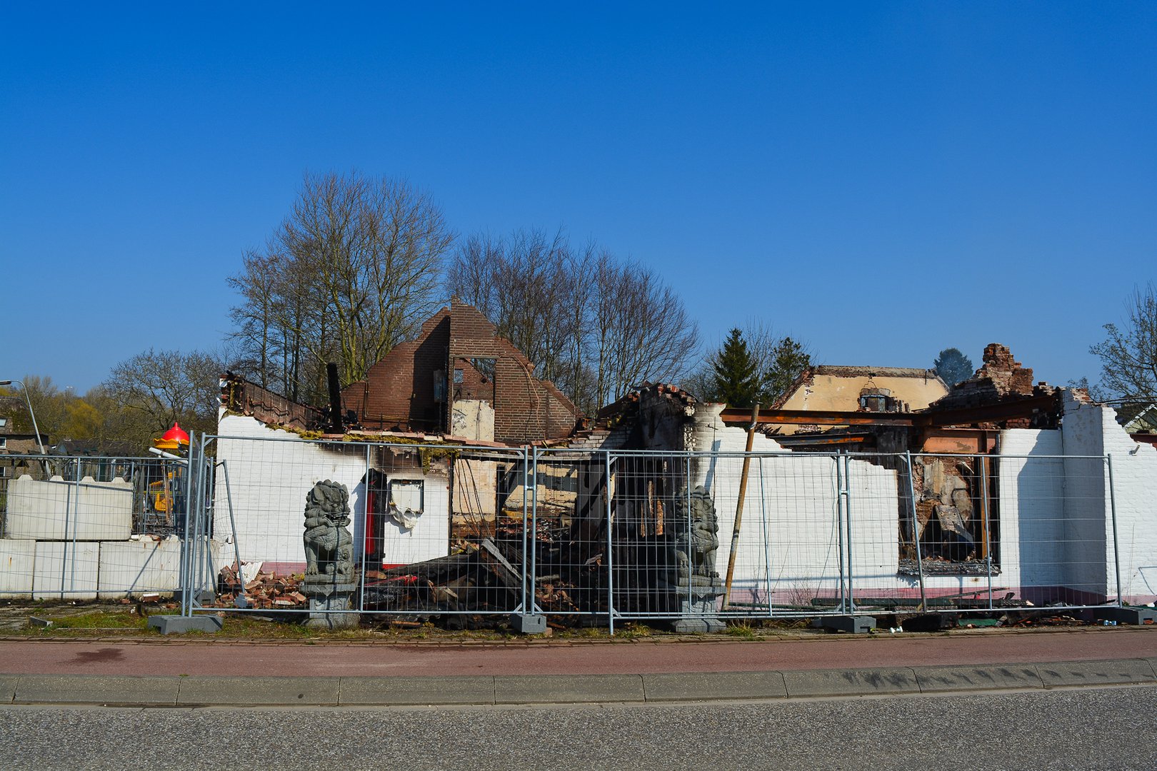 Leegstaand wokrestaurant Ewijk verwoest door grote brand