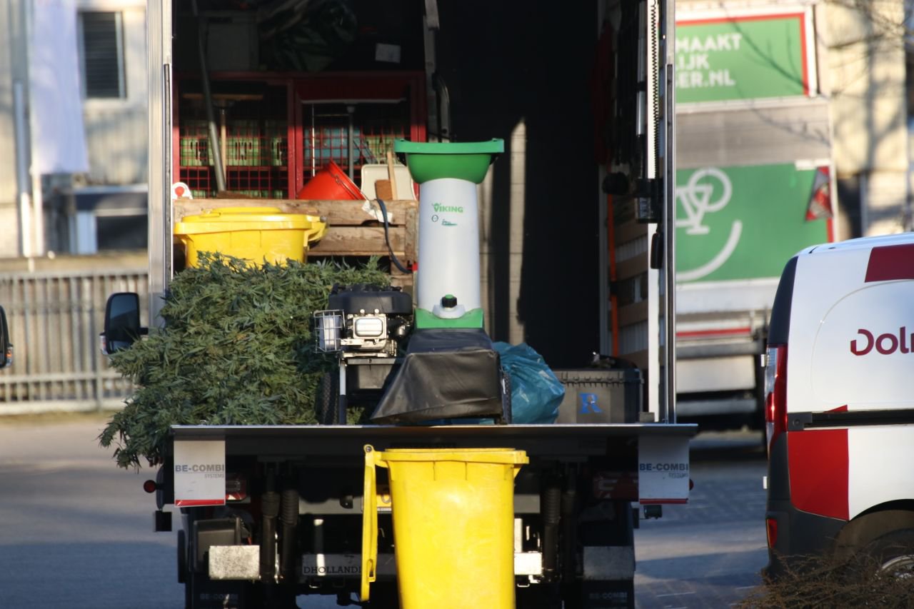 Hennepkwekerij aangetroffen bij bedrijfsverzamelgebouw