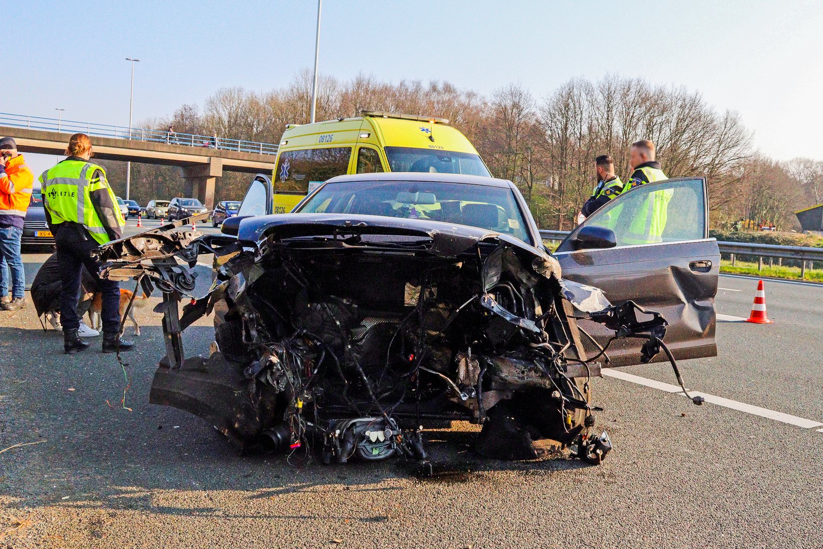 Automobilist crasht op A73 bij Nijmegen