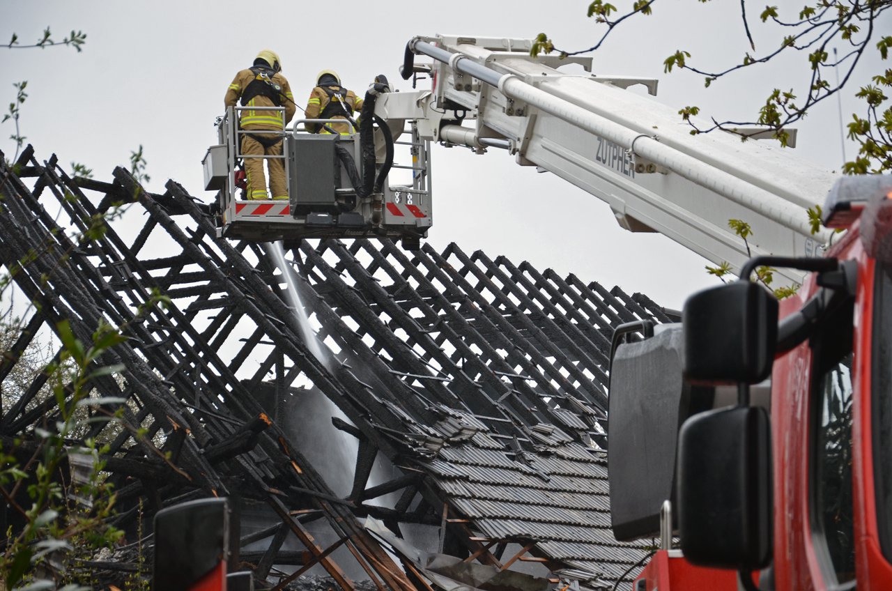 Day after: Grote brand woonboerderij Vorden