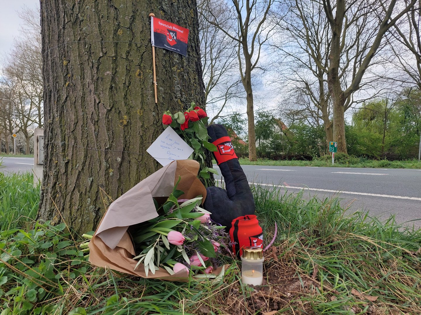 Herdenkplek voor verongelukte Jesse (16) in Haalderen