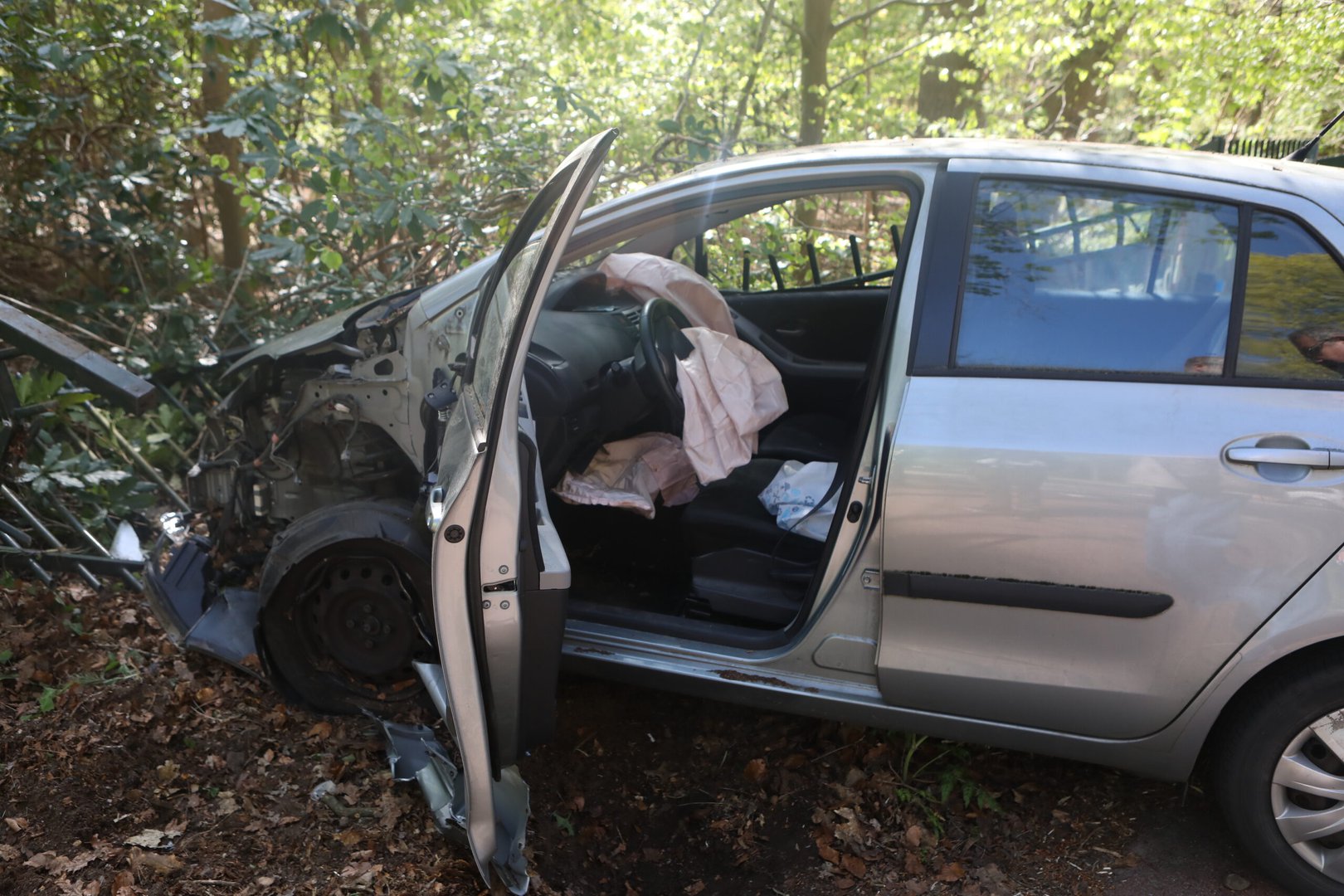 Auto total loss na ongeval op Scheidingsweg in Nijmegen