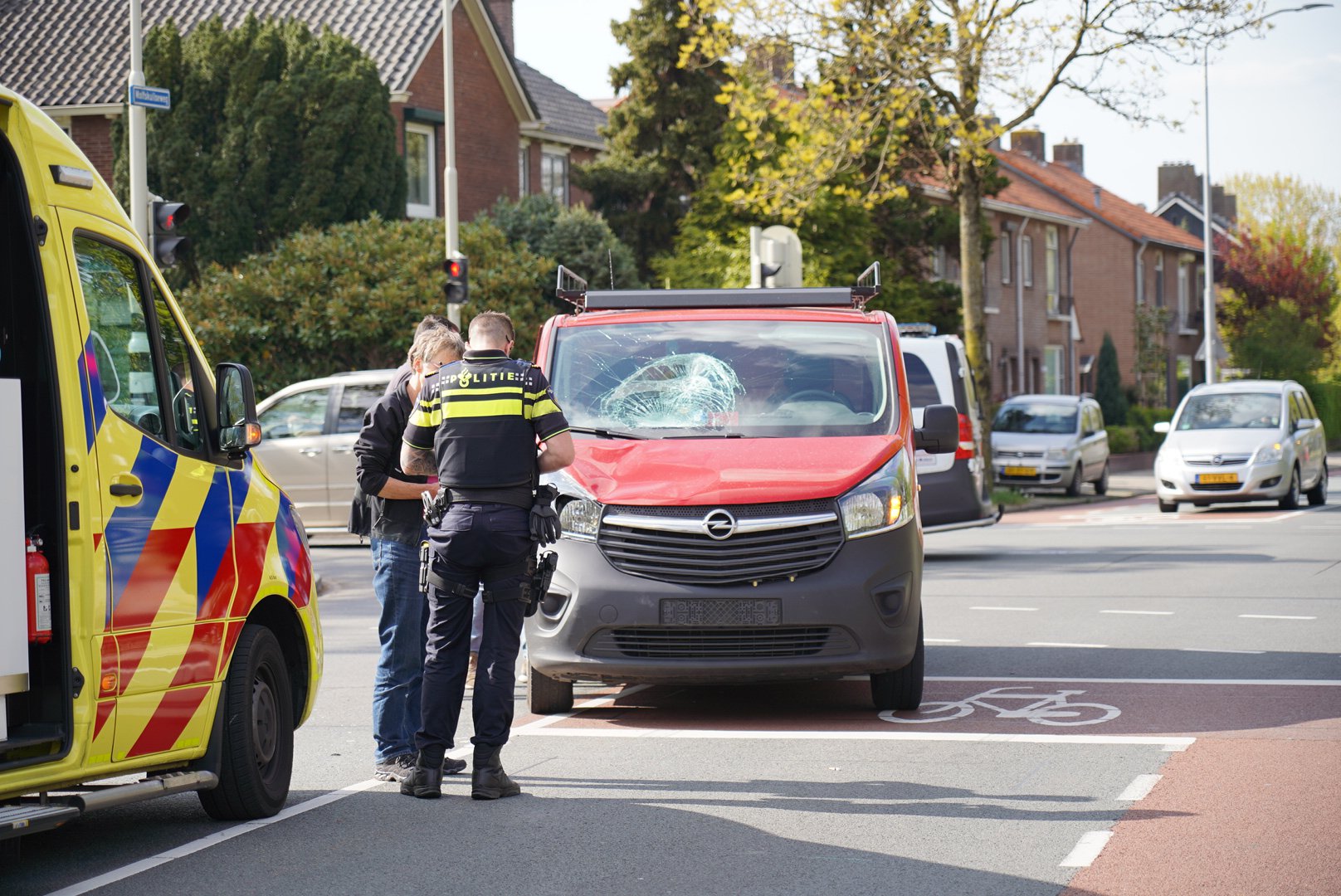 Gewonde bij aanrijding tussen e-biker en bestelbus