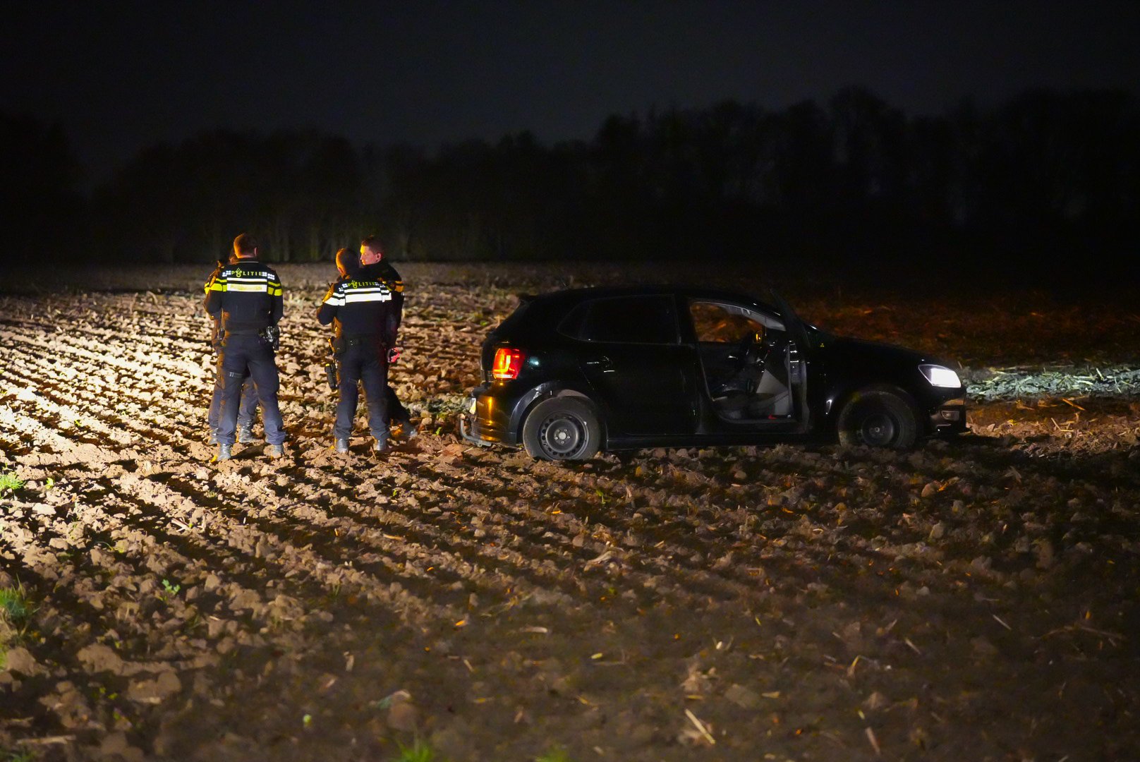 Achtervolging eindigt in akkerland, waarschuwingsschoten gelost