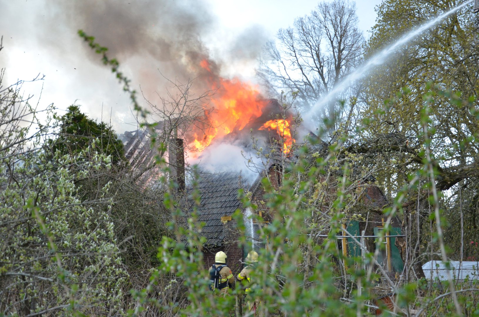 Boerderij compleet verwoest door brand in Vorden