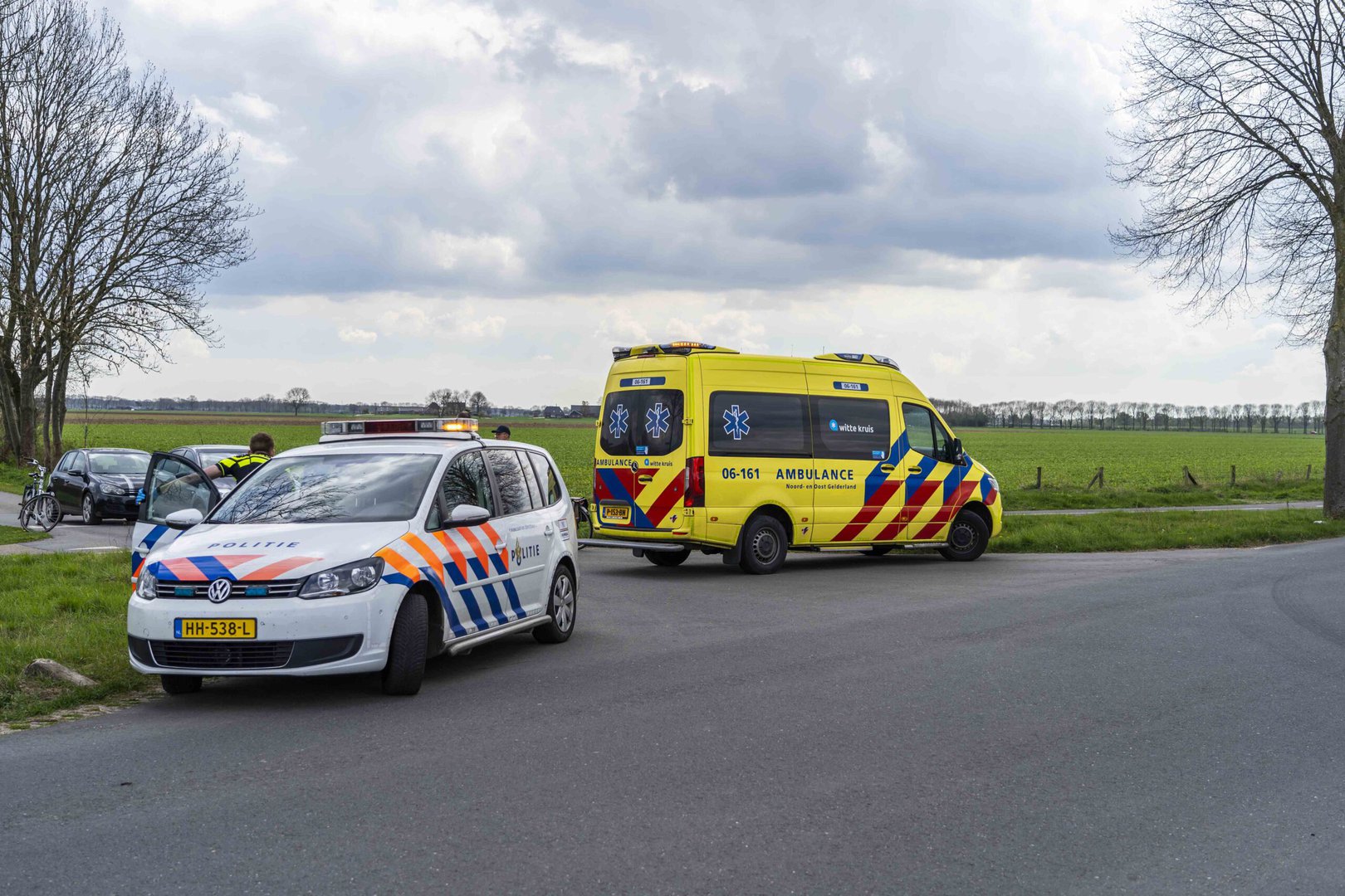 Fietsster gewond na aanrijding met auto in Steenderen