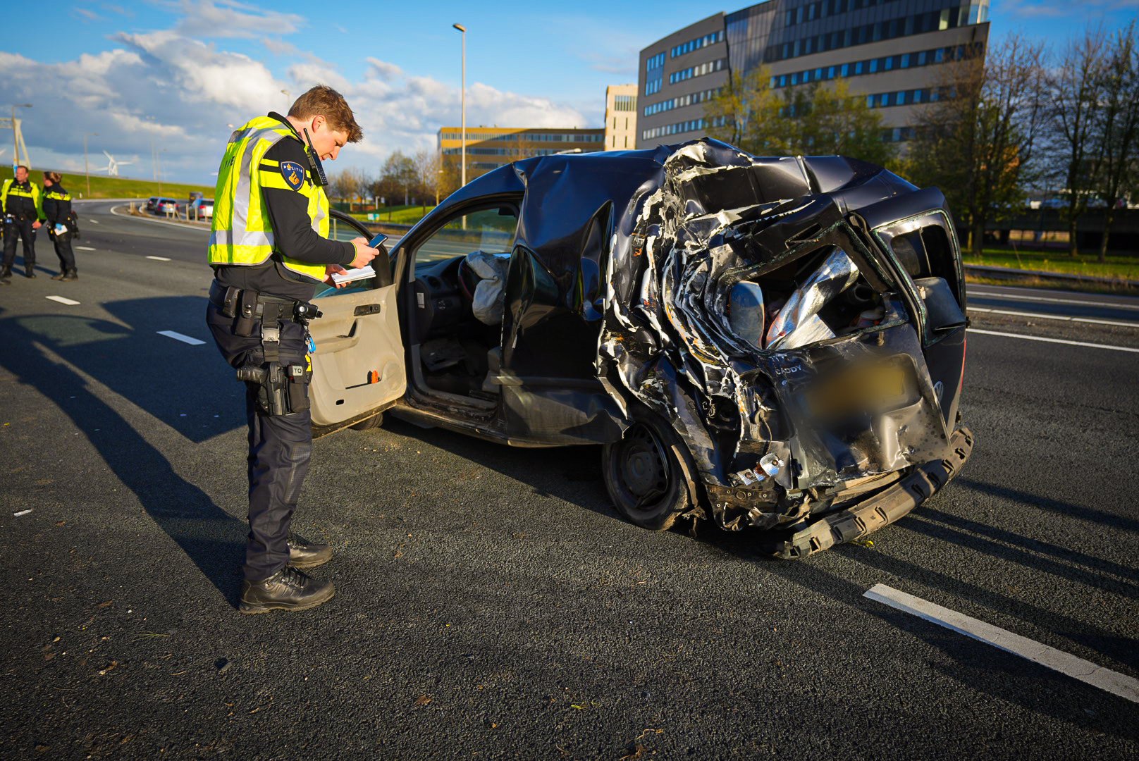 Vrachtwagen ramt 3 auto’s op Knooppunt Velperbroek