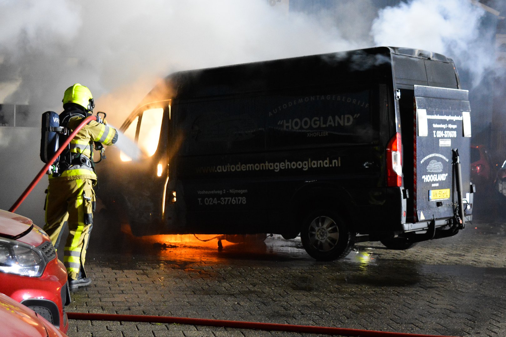 Autobrand op de Hogelandseweg in Nijmegen