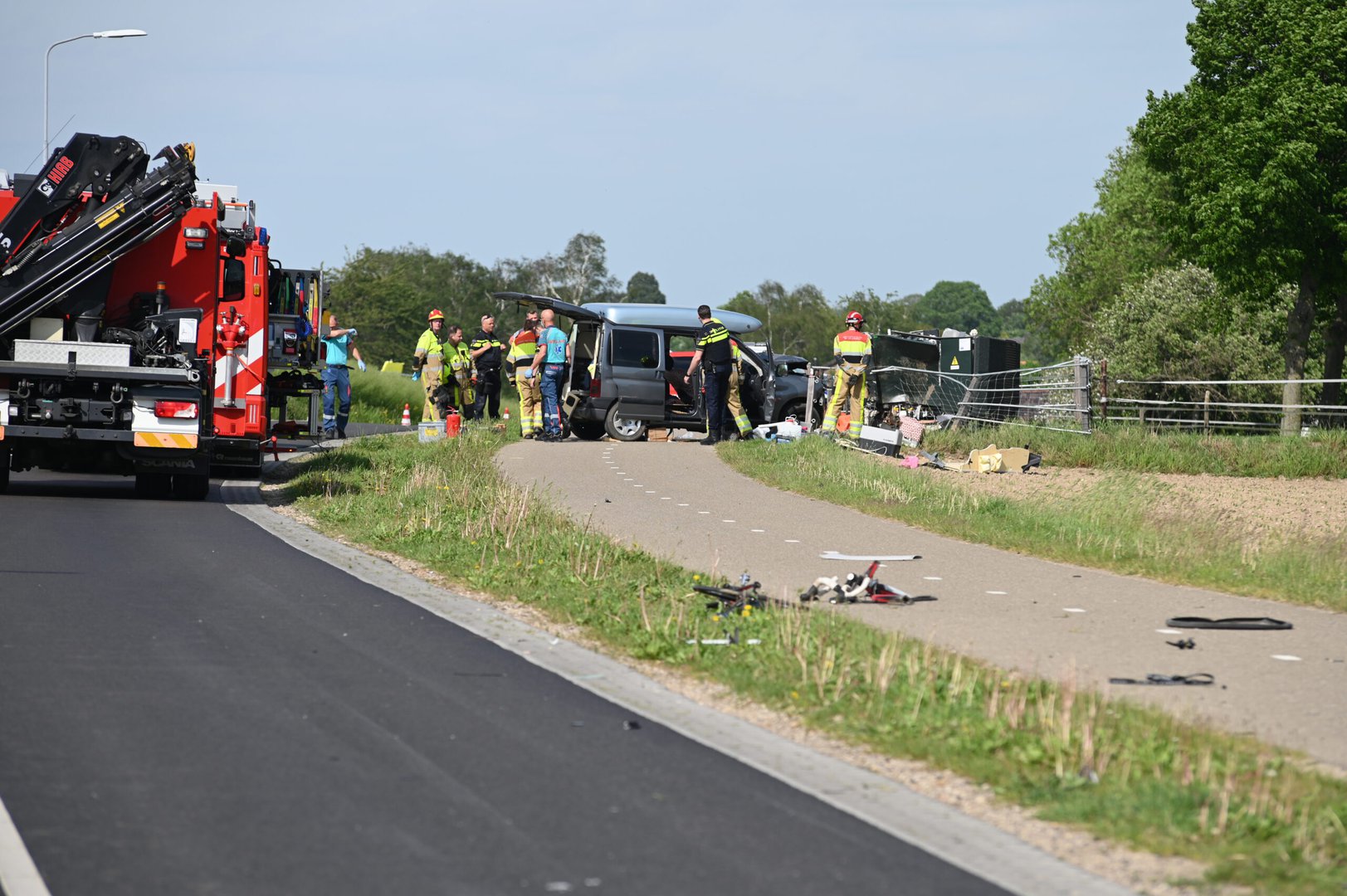 Wielrenner overleden nadat auto op het fietspad belandt