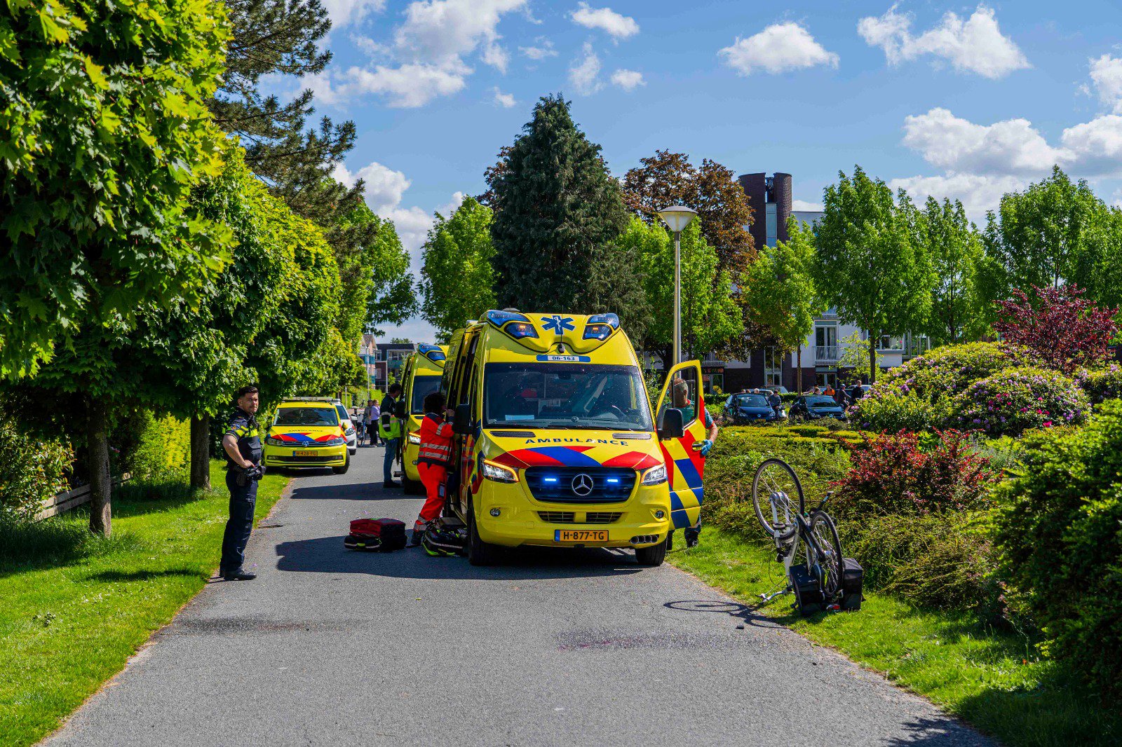 Fietser raakt ernstig gewond in Warnsveld, traumaheli ter plaatse