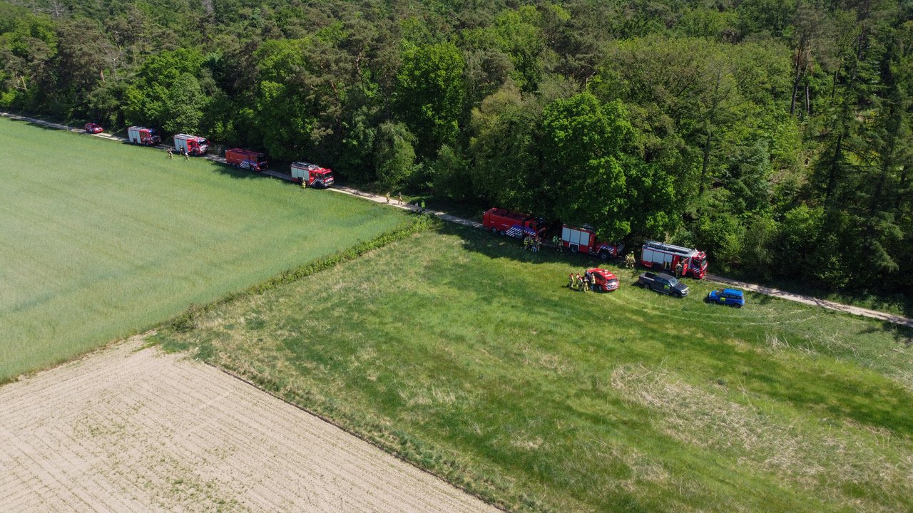 Brandweer rukt groots uit voor brand in kurkdroog bos