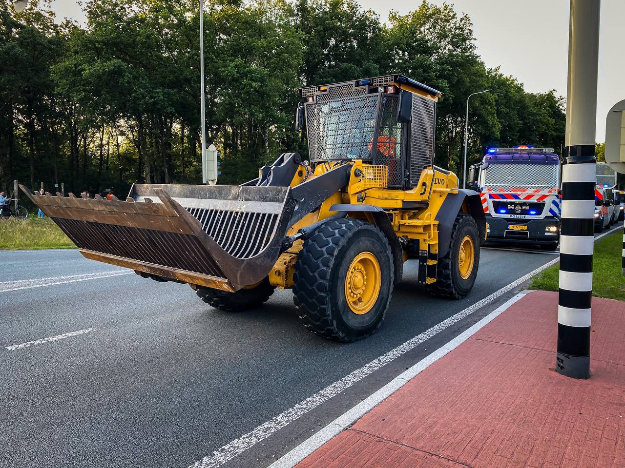 Video-update: Politie massaal aanwezig bij noodverordening in Apeldoorn