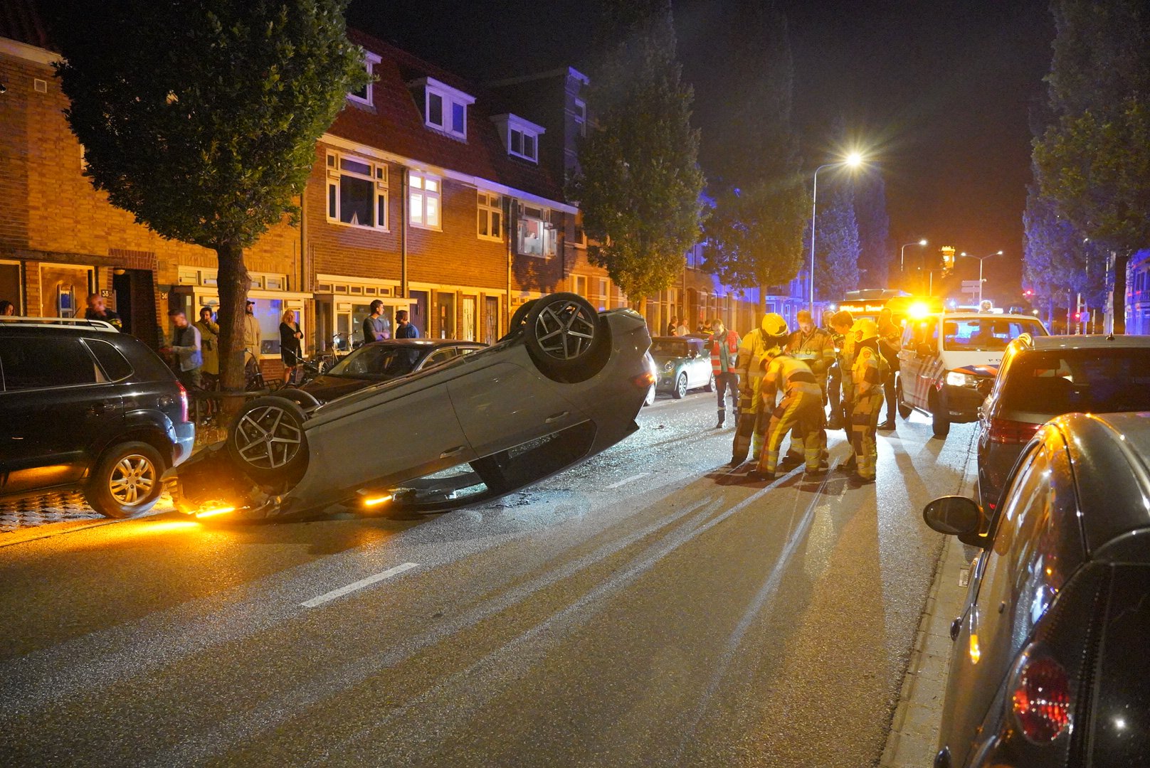 Automobilist slaat over de kop in Nijmegen