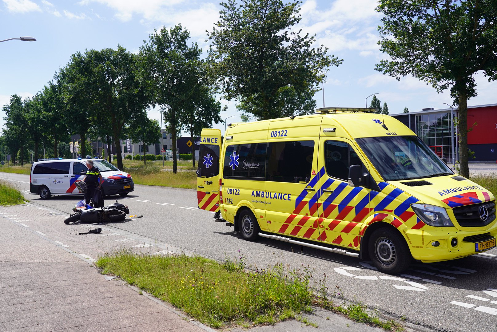 Scooterrijder gewond na botsing met bestelbus in Nijmegen