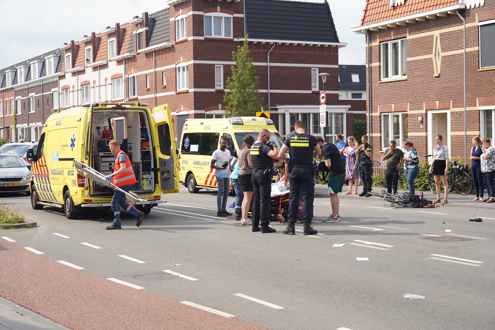 Fietser zwaargewond achterlaten na aanrijding