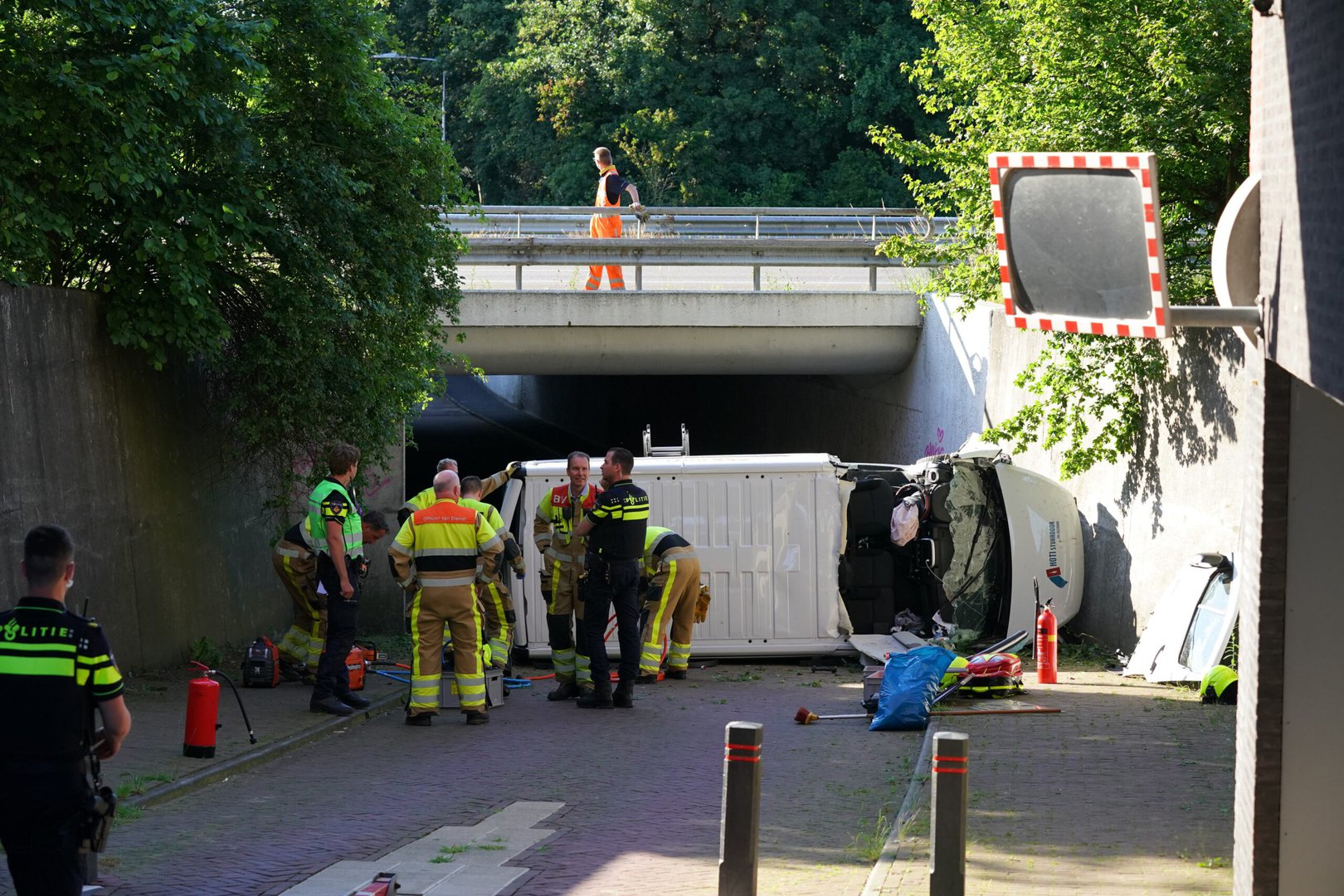 Bizar: Ongeval A326 Wijchen eindigt in fietstunnel